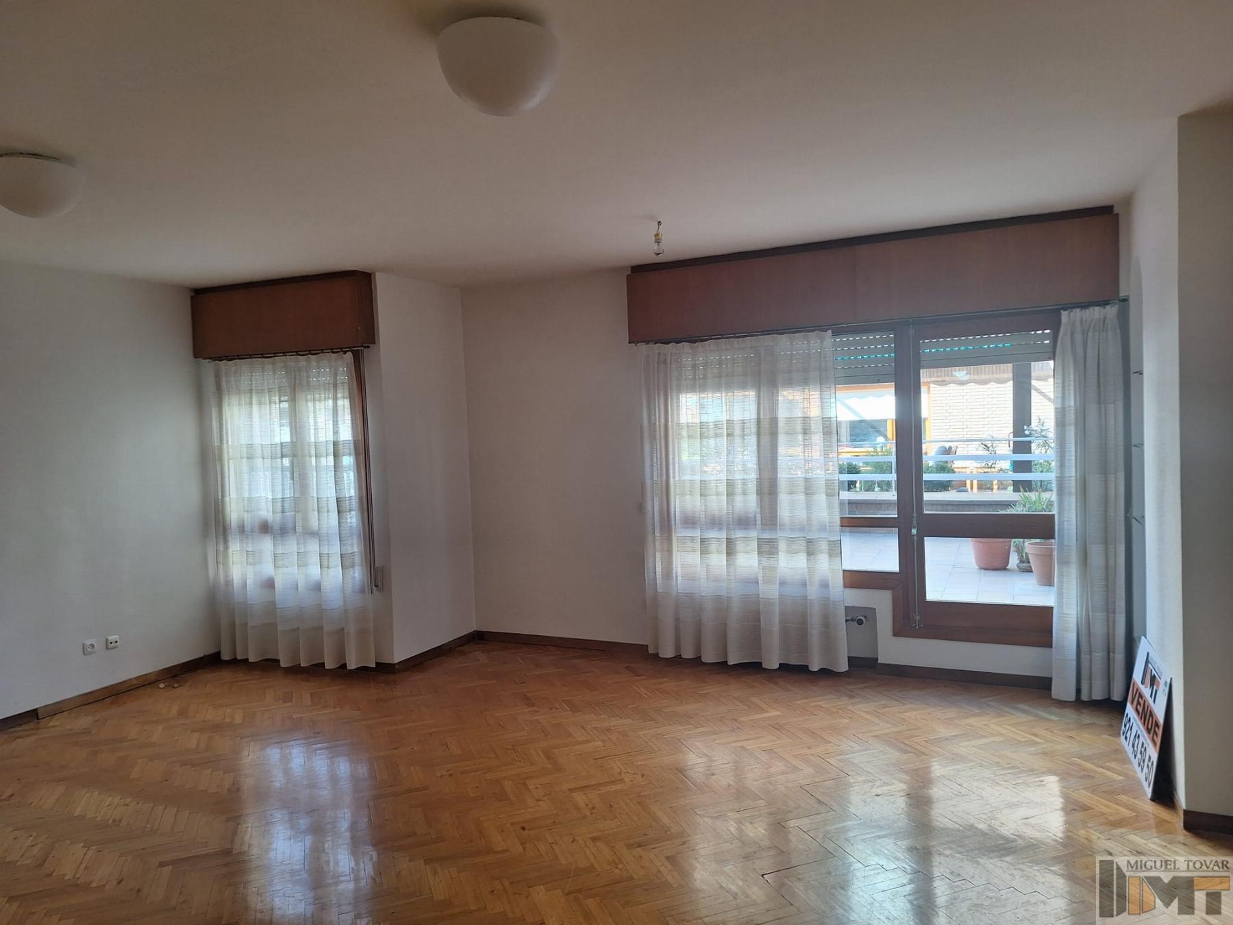 For sale of flat in Segovia