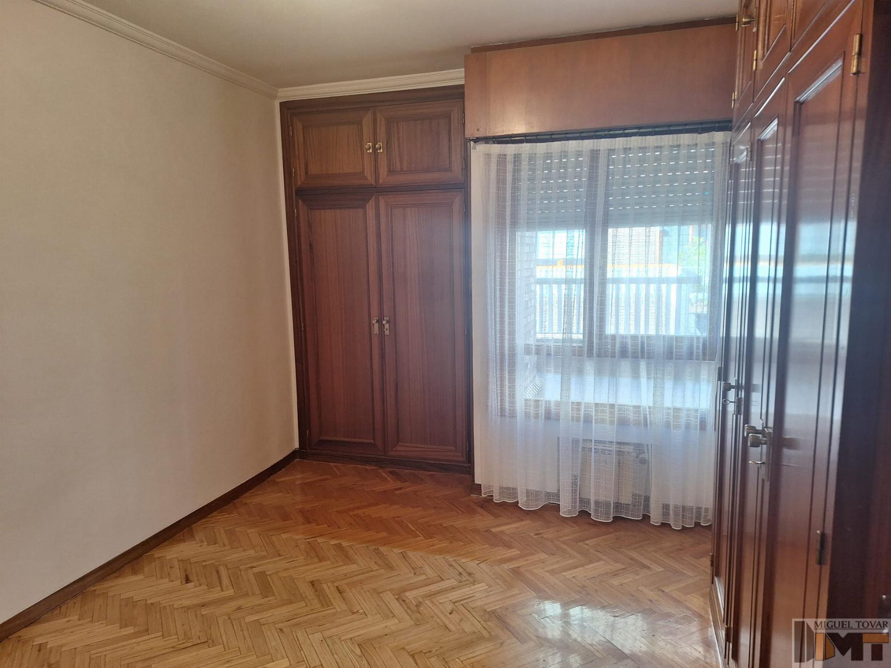 For sale of flat in Segovia