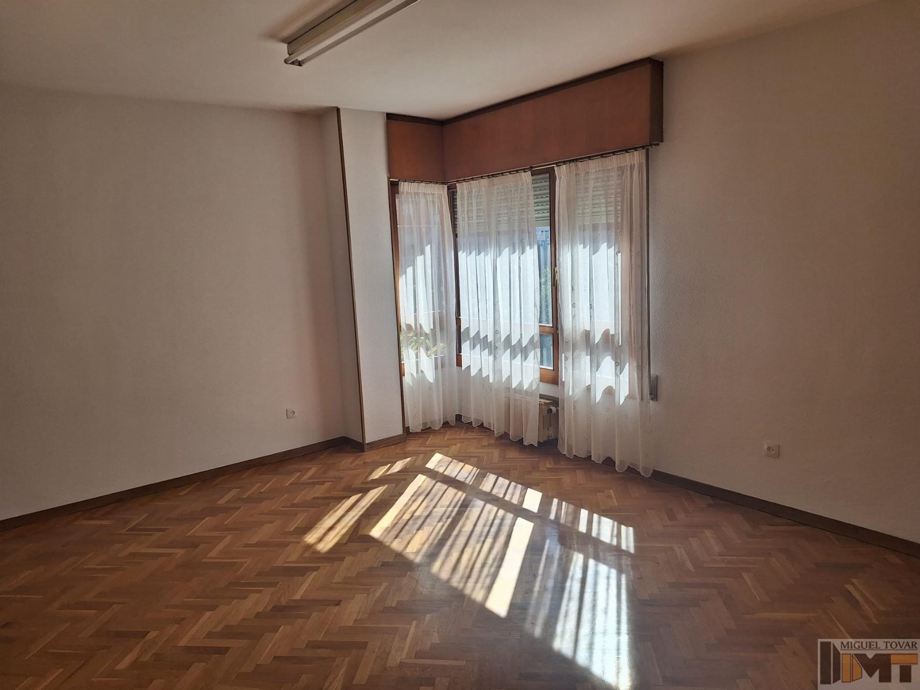 For sale of flat in Segovia