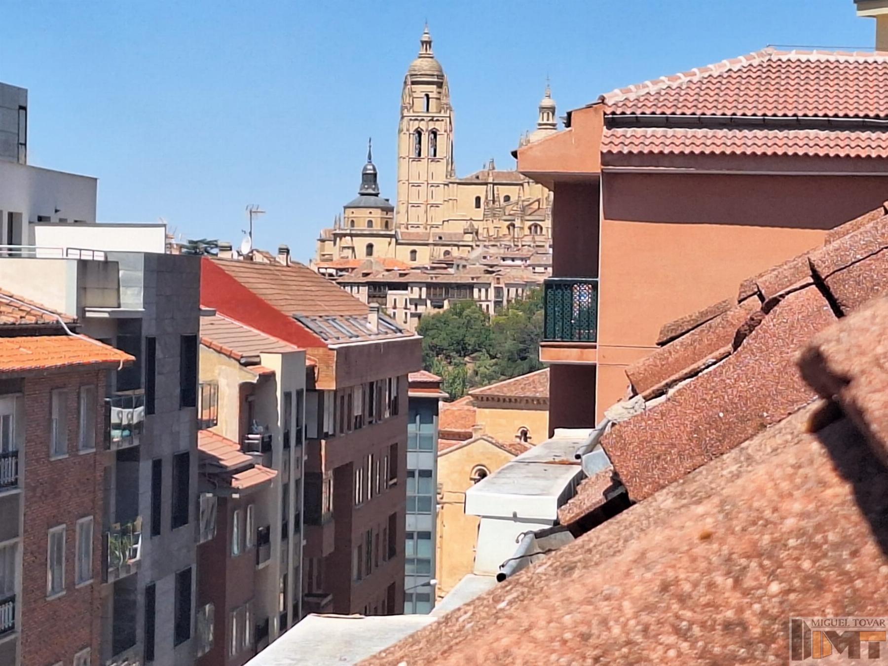 For sale of duplex in Segovia