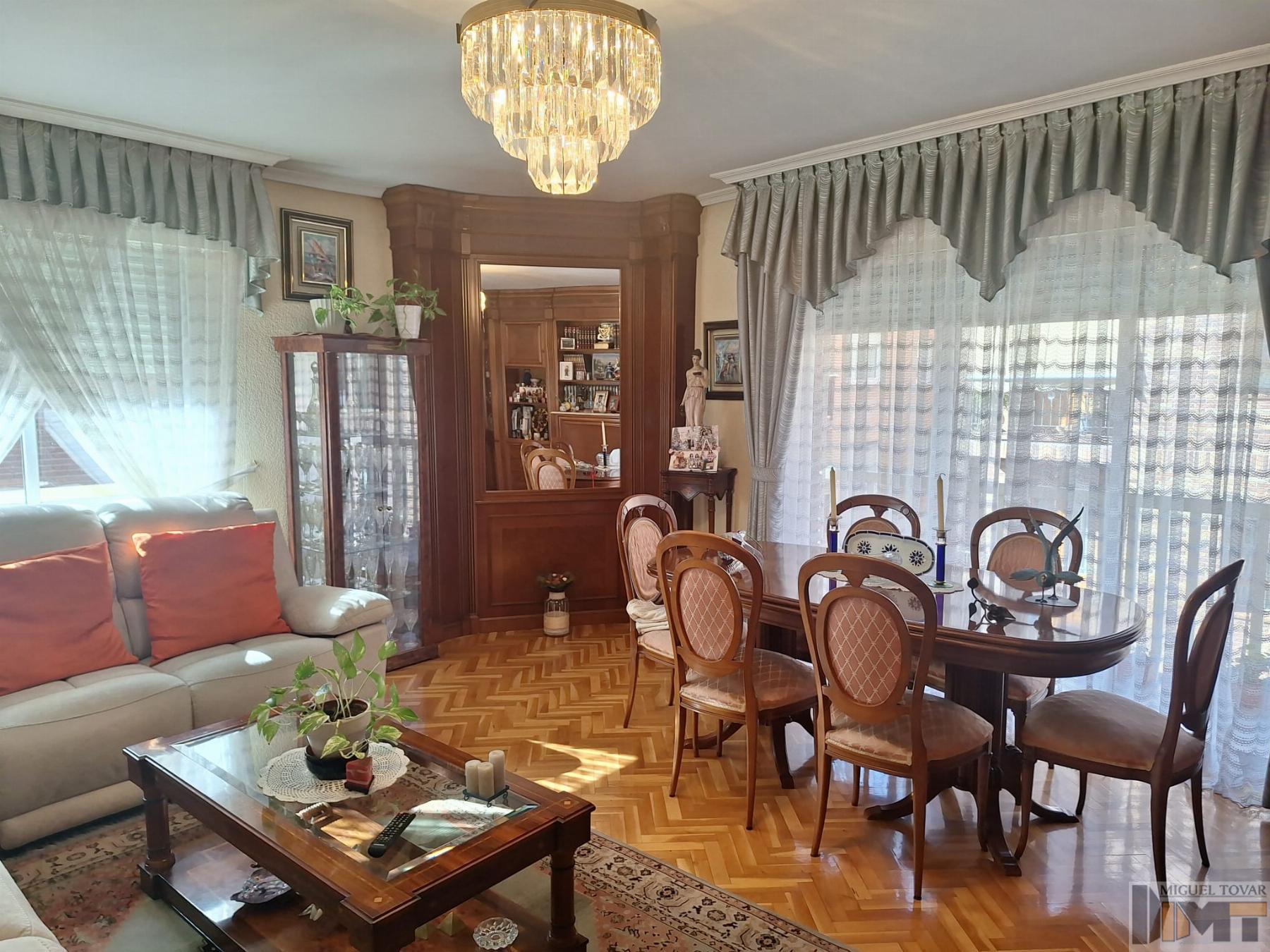 For sale of flat in Segovia