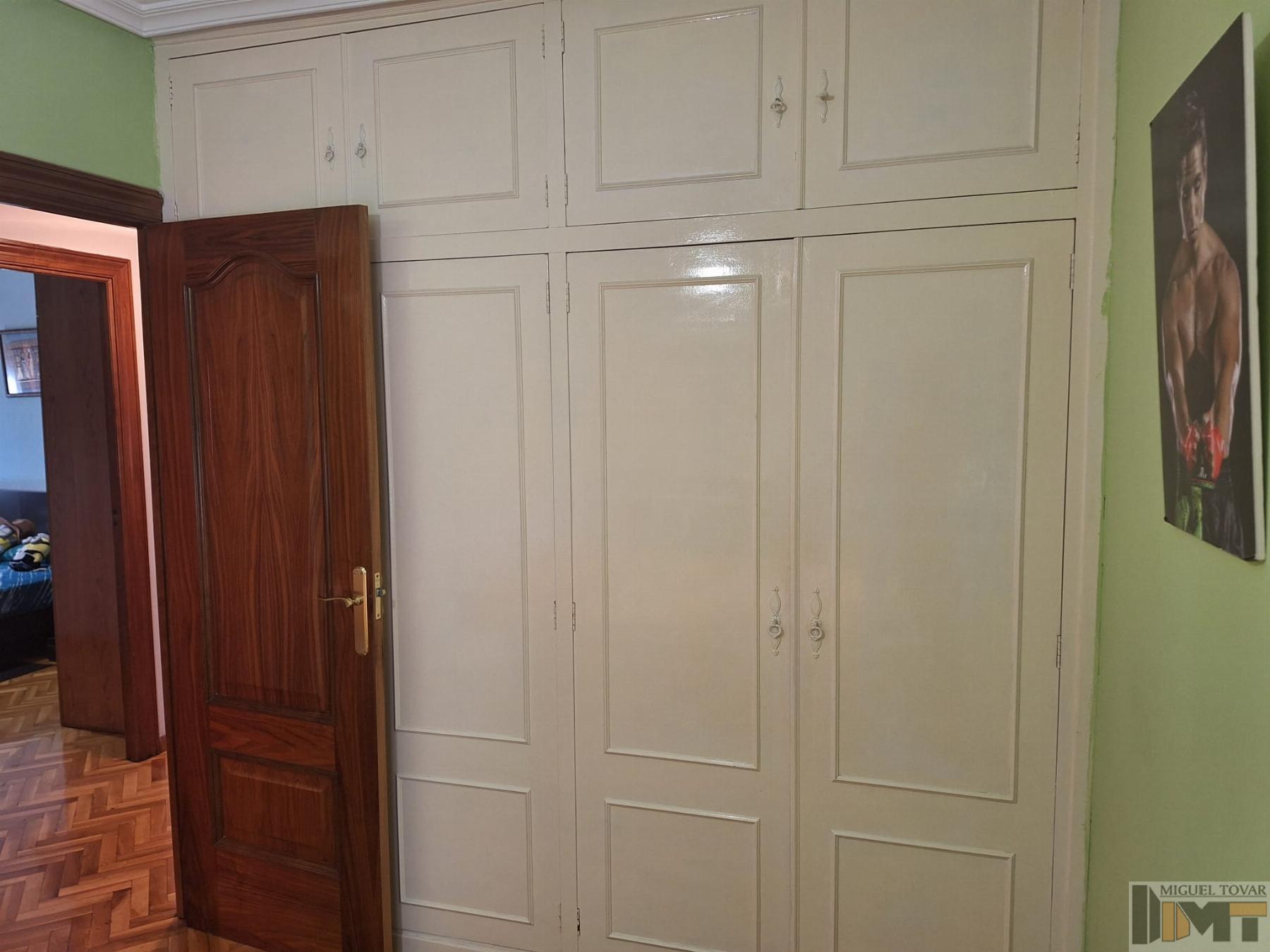 For sale of flat in Segovia