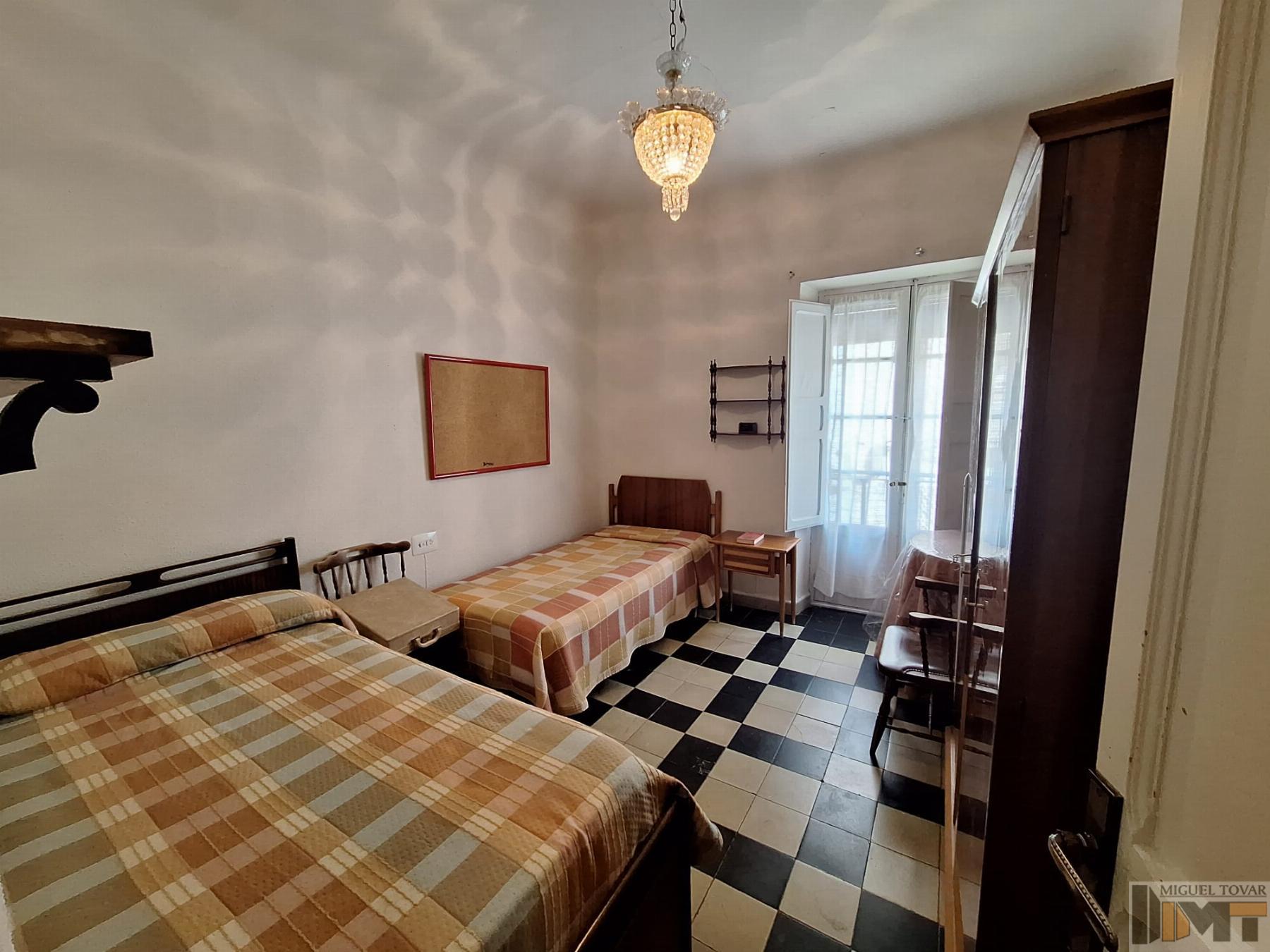 For sale of flat in Segovia