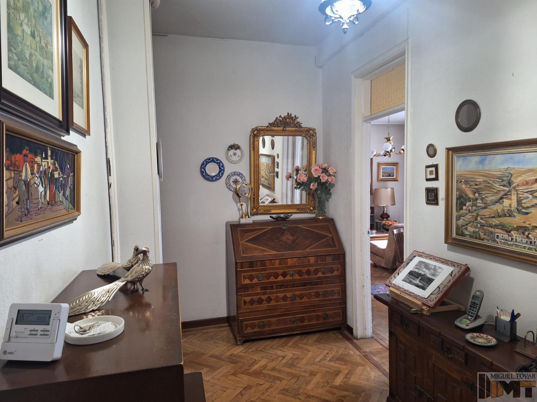 For sale of flat in Segovia