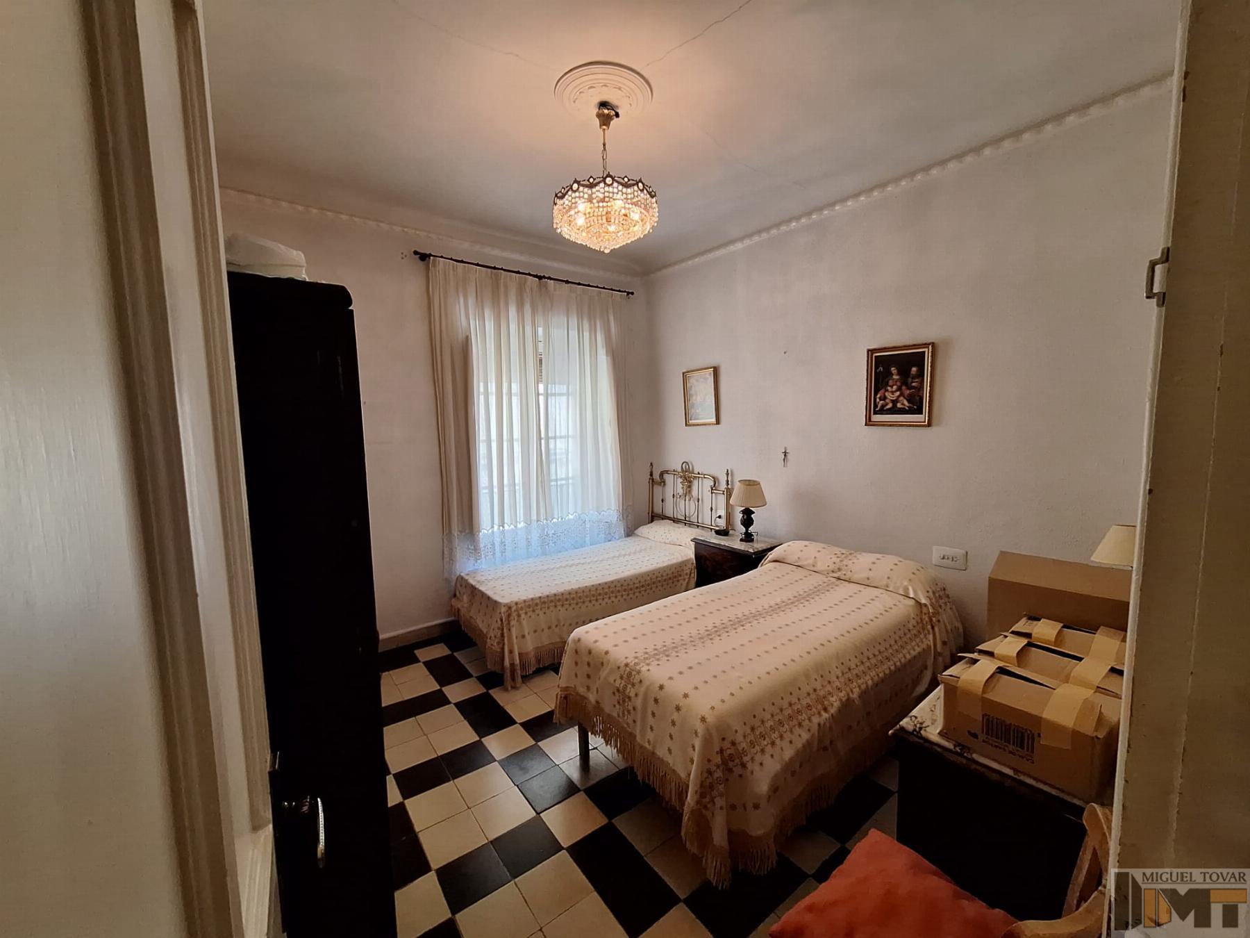 For sale of flat in Segovia
