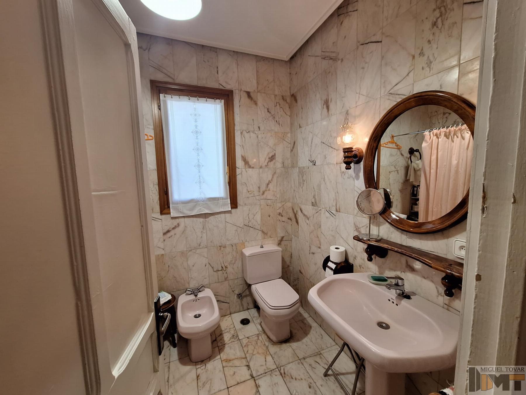 For sale of flat in Segovia