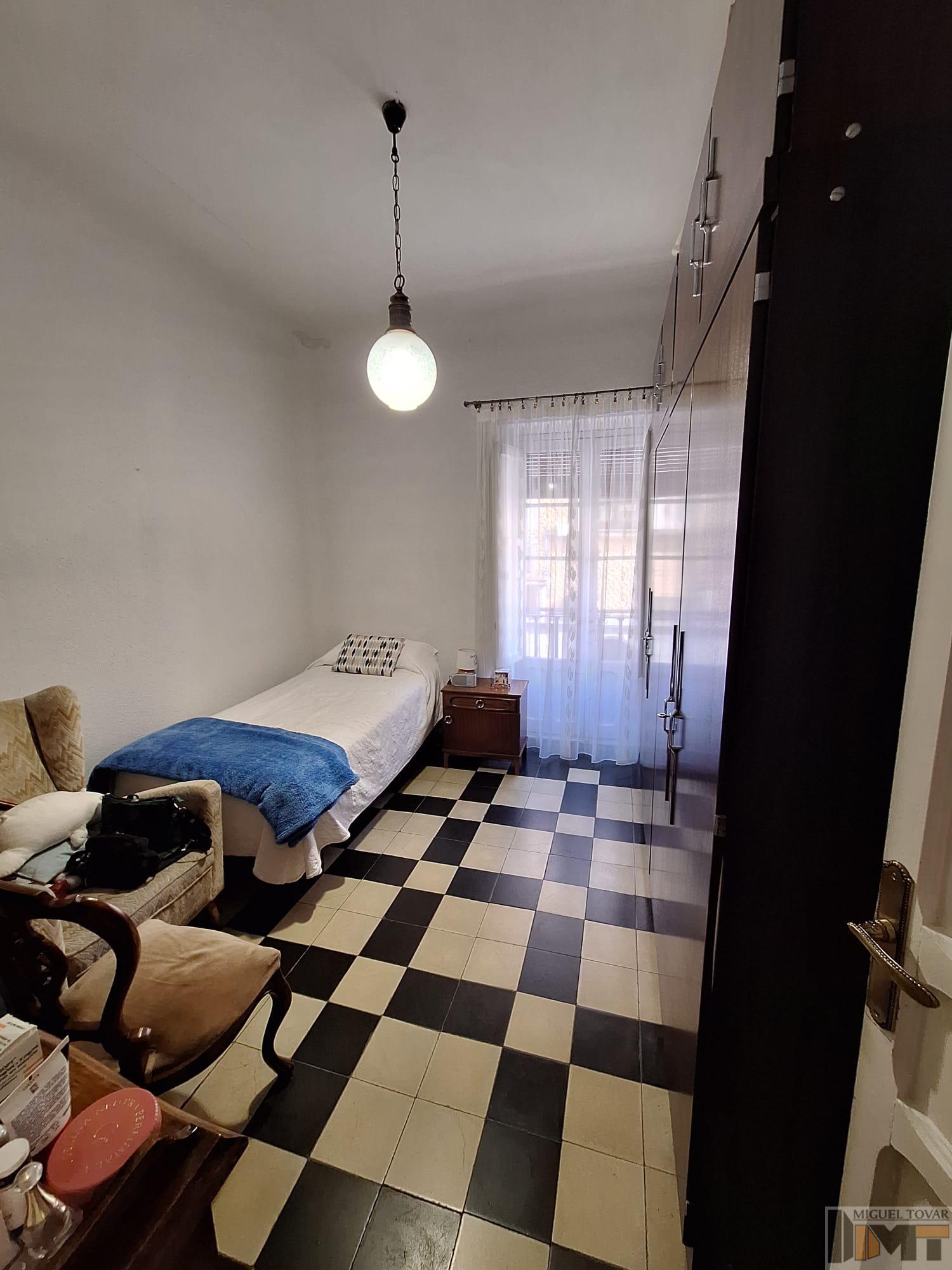 For sale of flat in Segovia