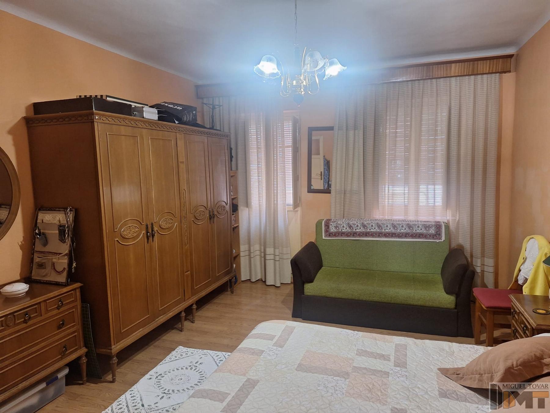 For sale of flat in Segovia