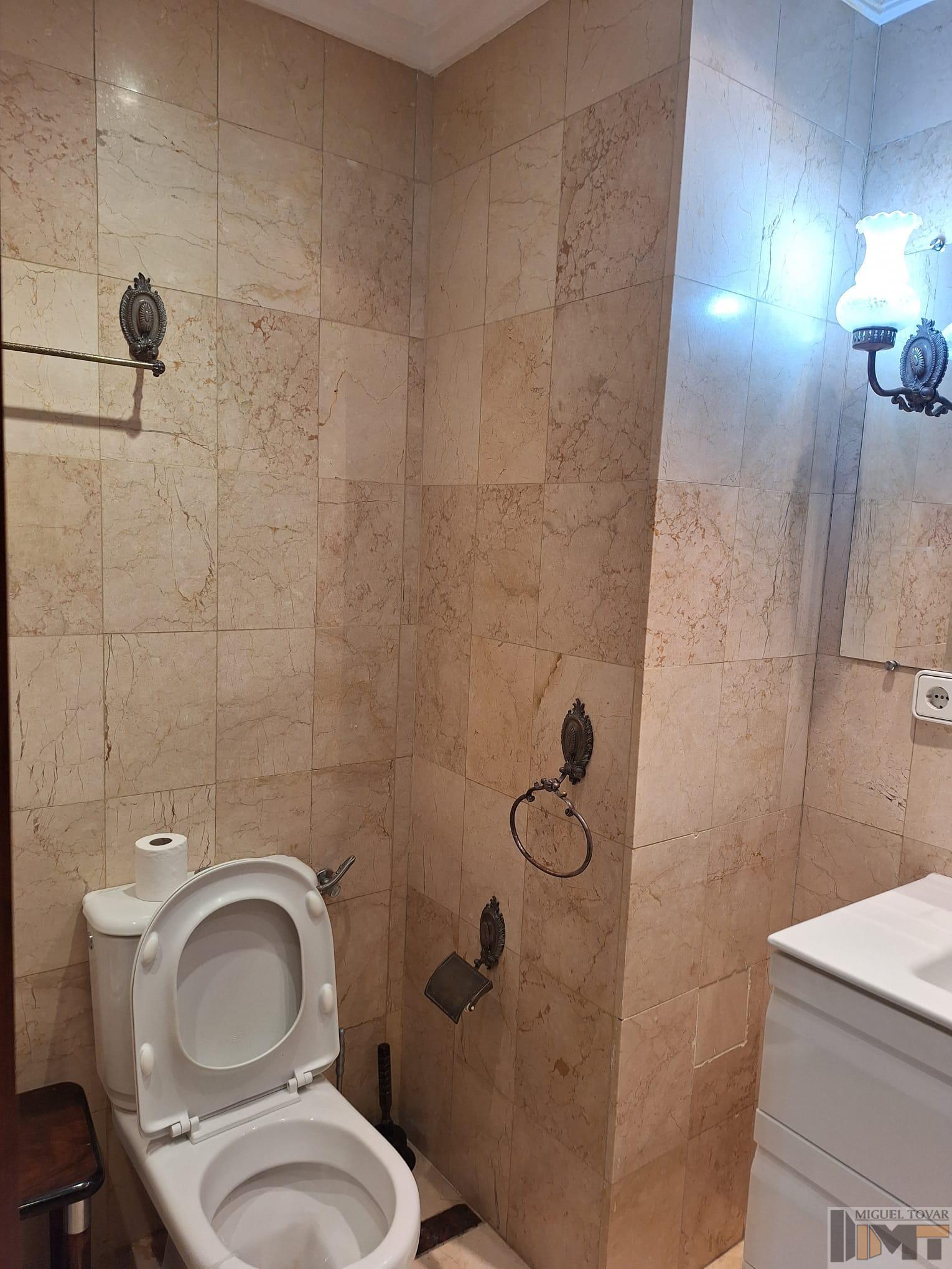 For sale of flat in Segovia