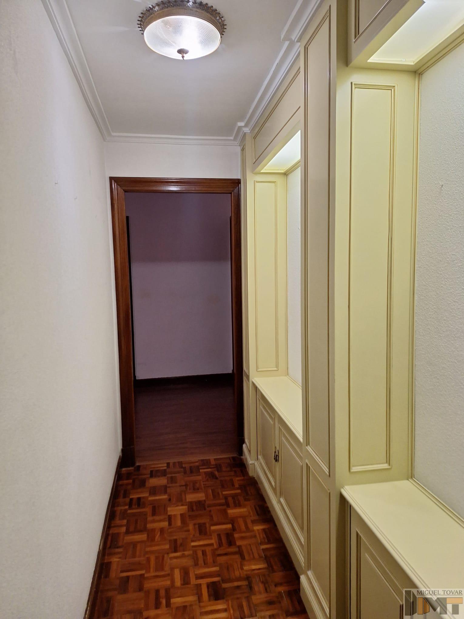 For sale of flat in Segovia