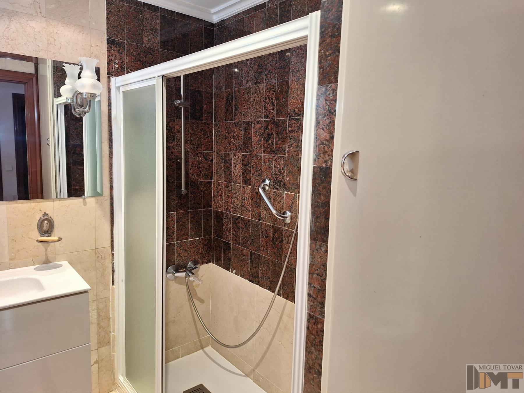 For sale of flat in Segovia