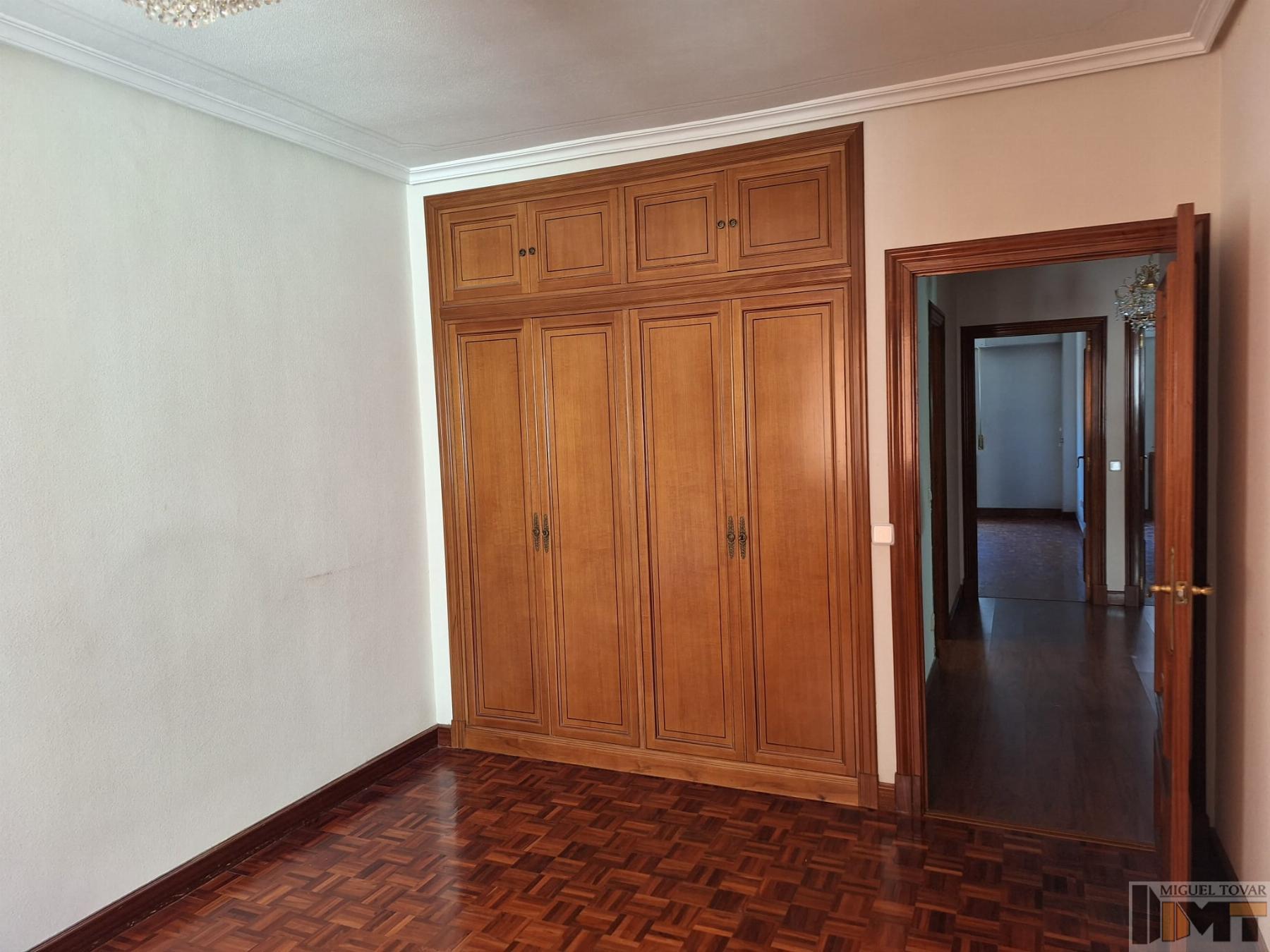 For sale of flat in Segovia