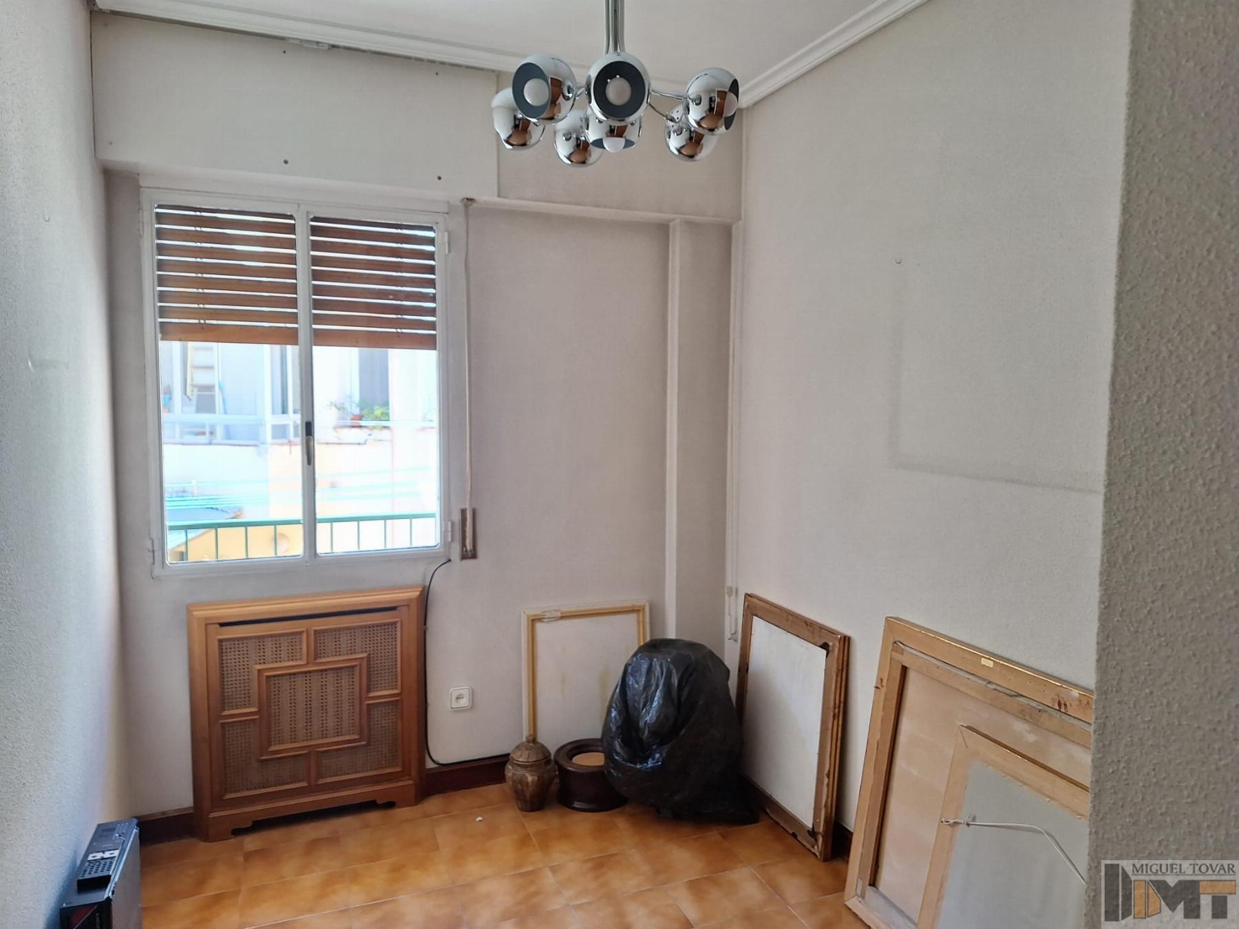 For sale of flat in Segovia