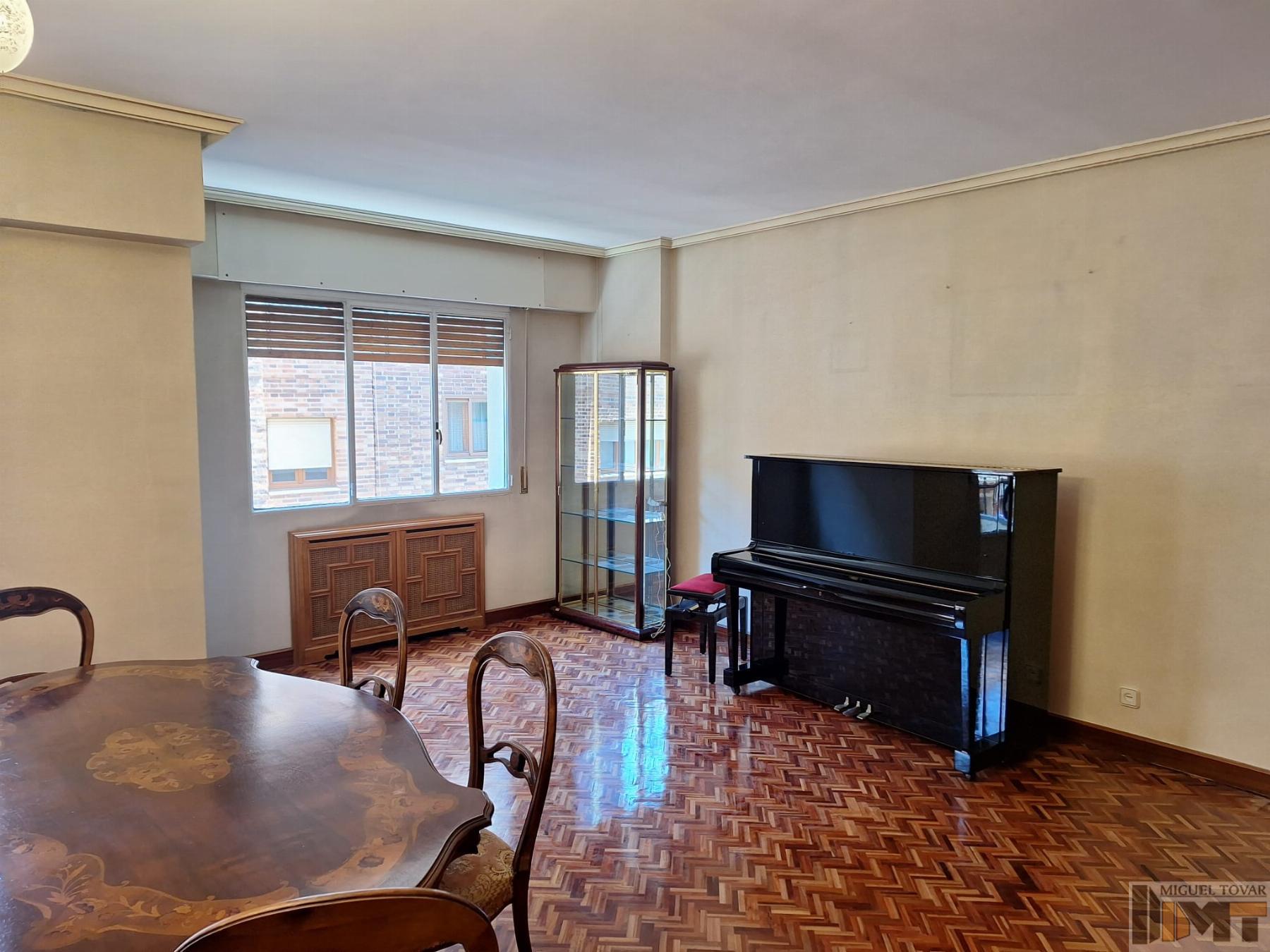 For sale of flat in Segovia
