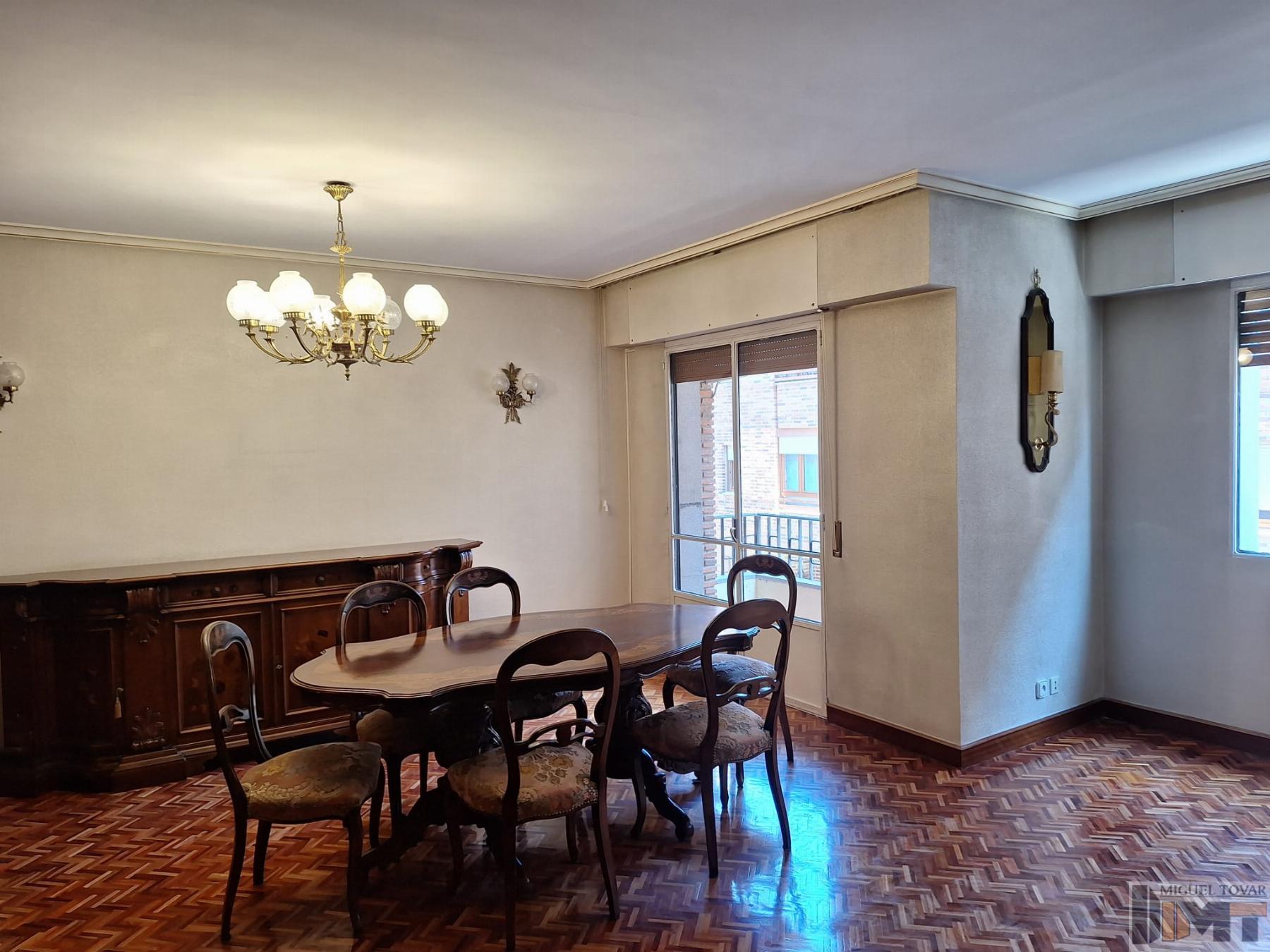 For sale of flat in Segovia