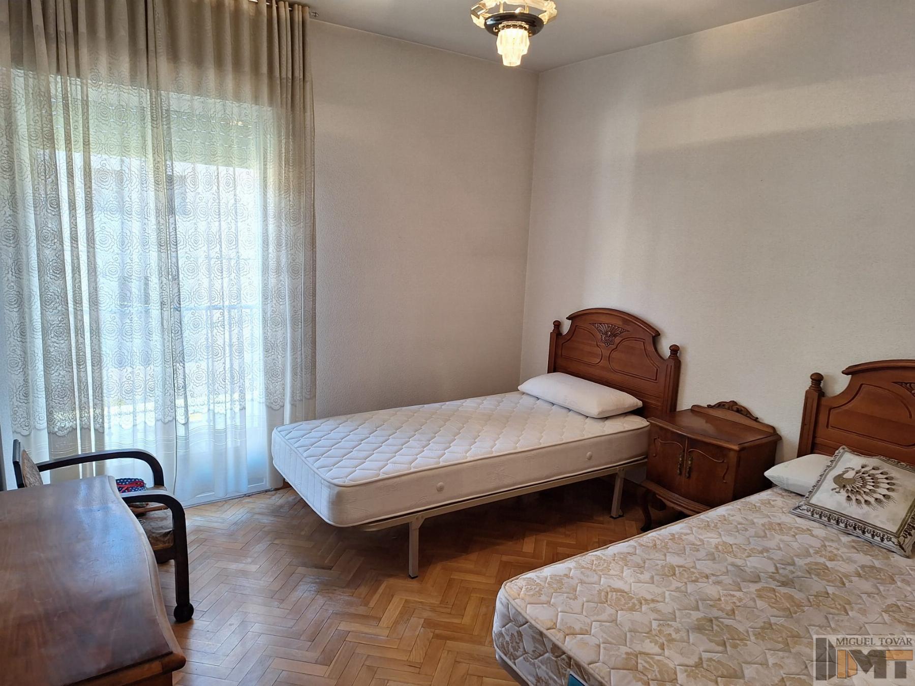 For sale of flat in Segovia