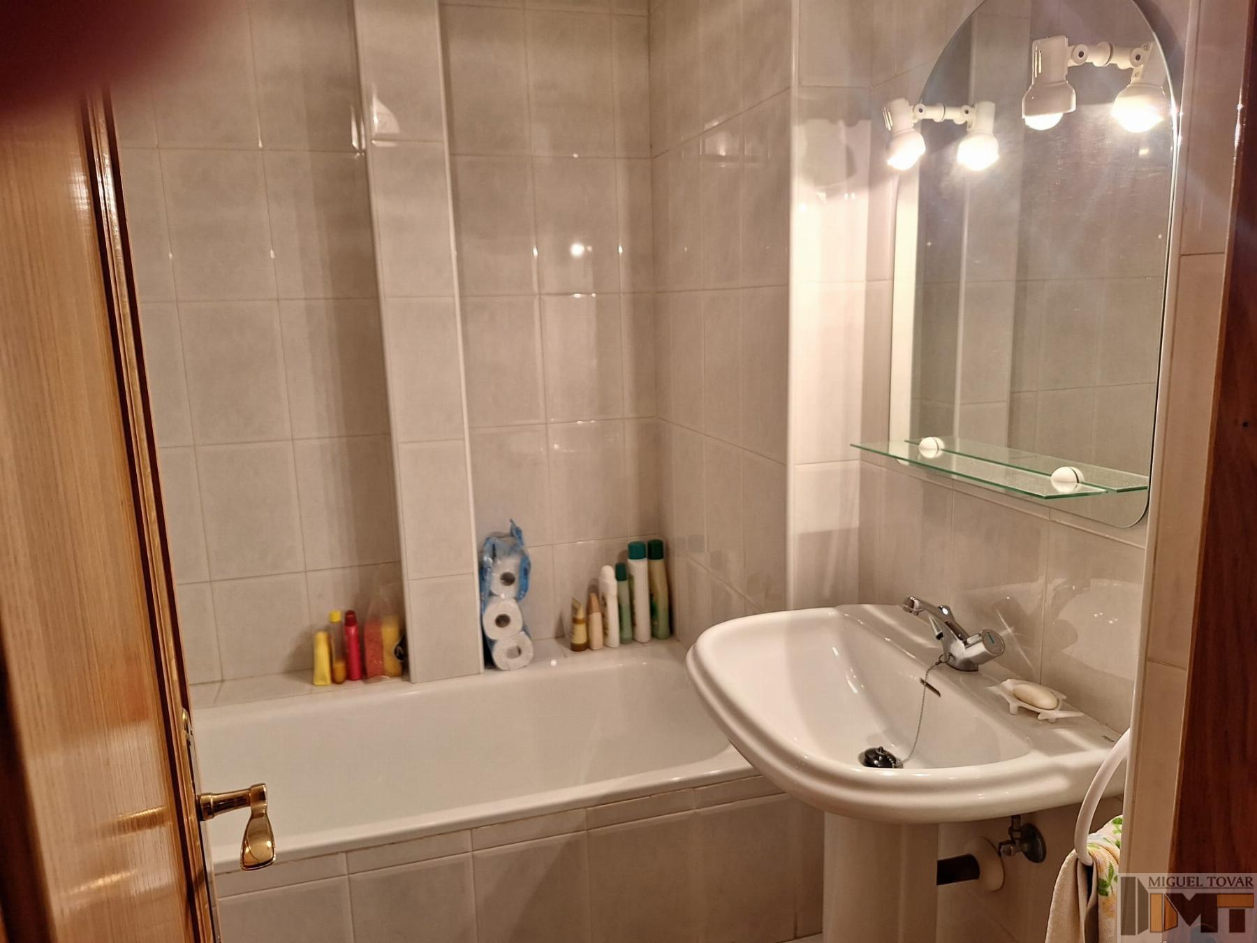 For sale of flat in Segovia