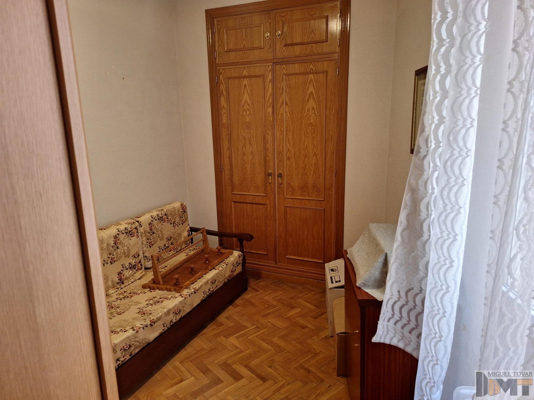 For sale of flat in Segovia