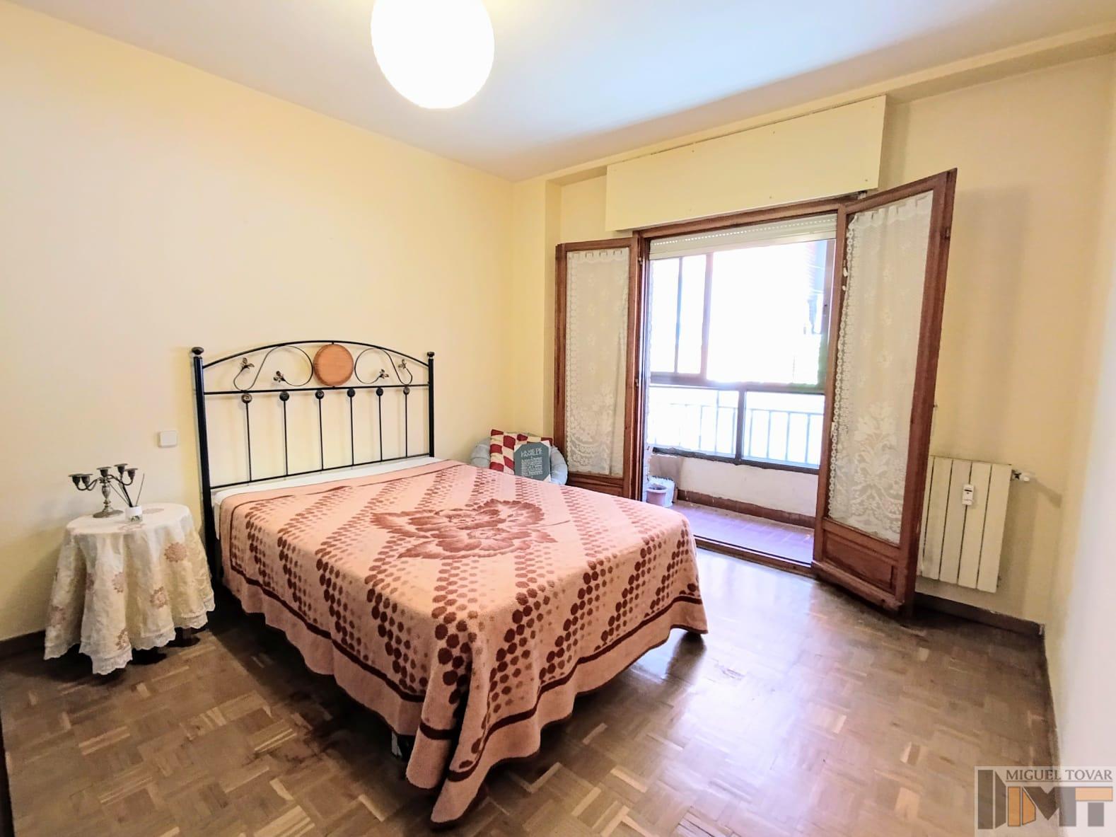 For sale of flat in Segovia