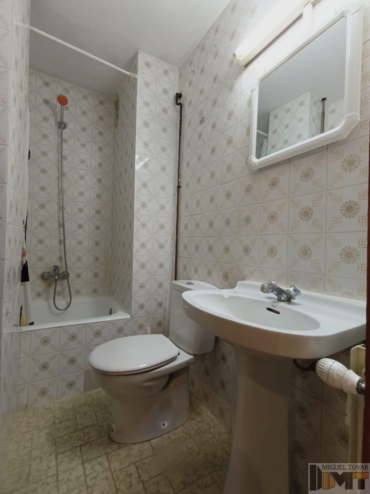 For sale of flat in Segovia