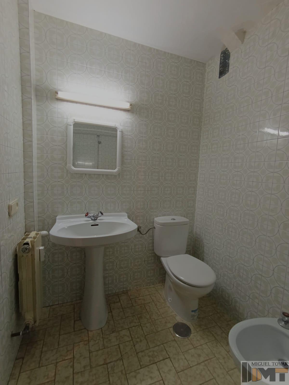 For sale of flat in Segovia