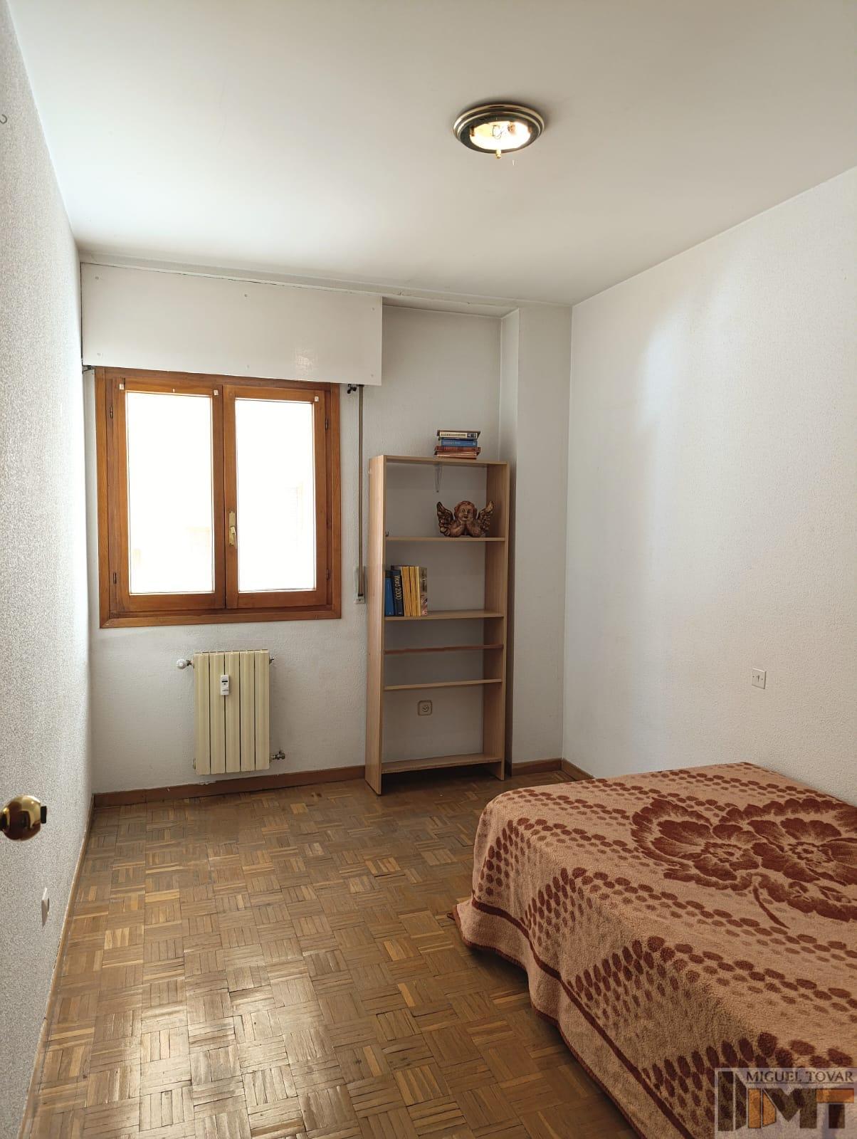 For sale of flat in Segovia