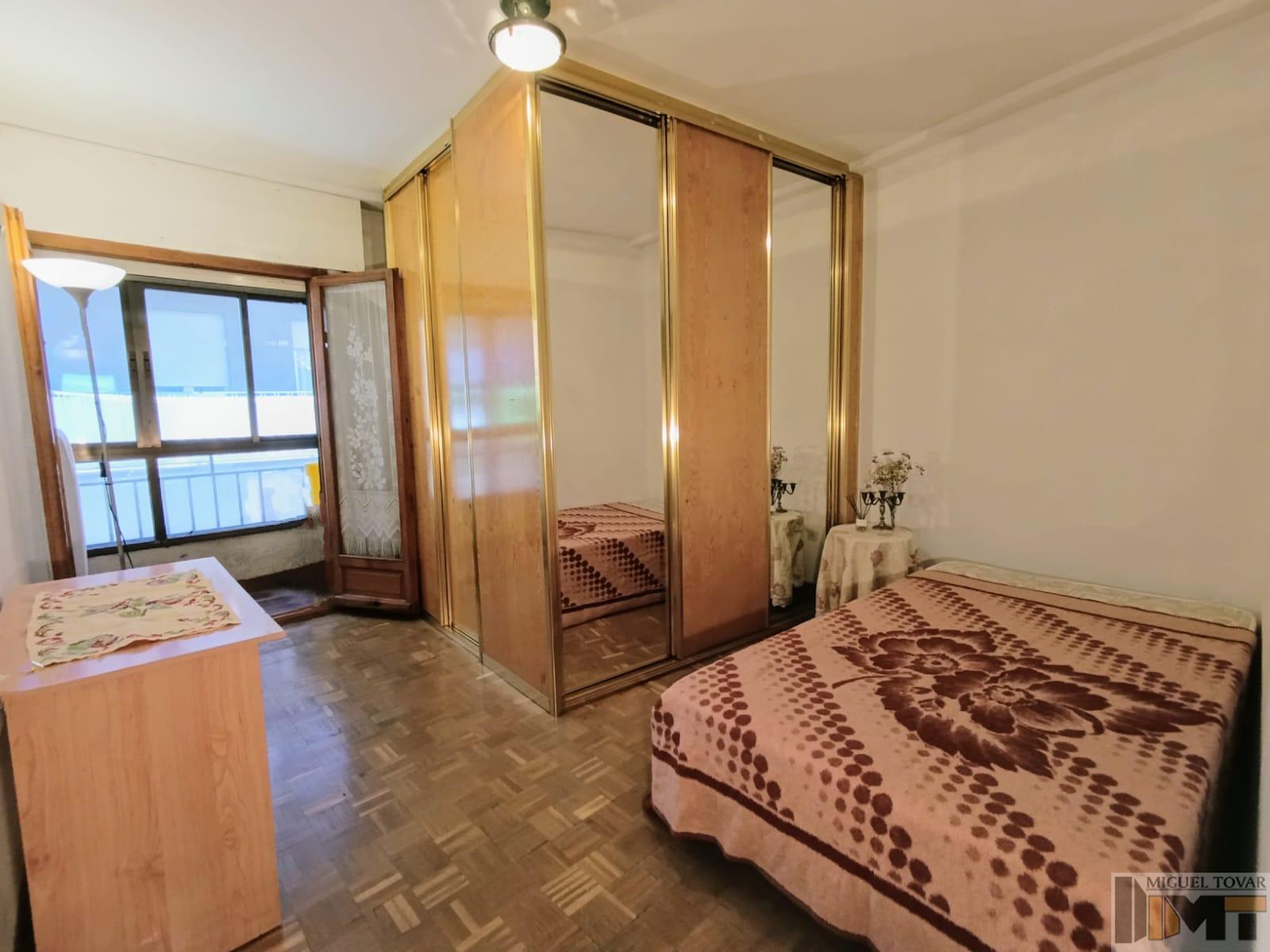 For sale of flat in Segovia