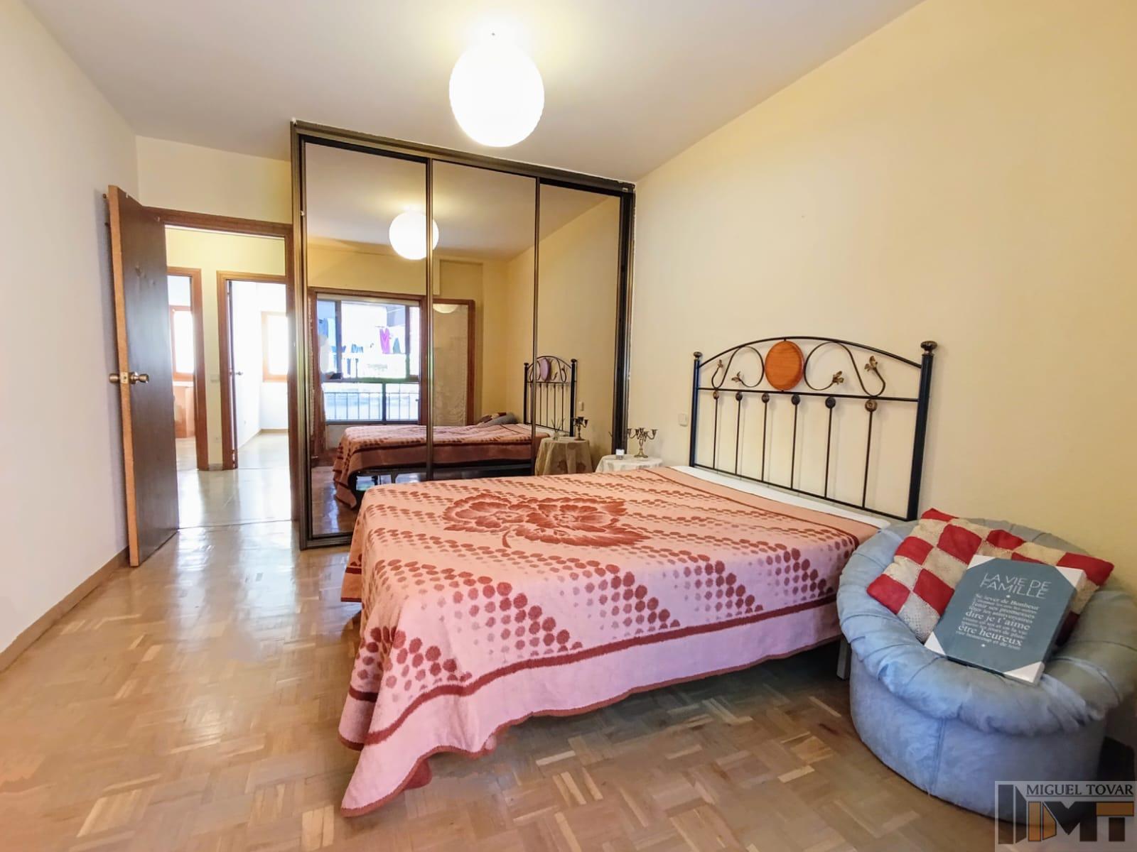 For sale of flat in Segovia