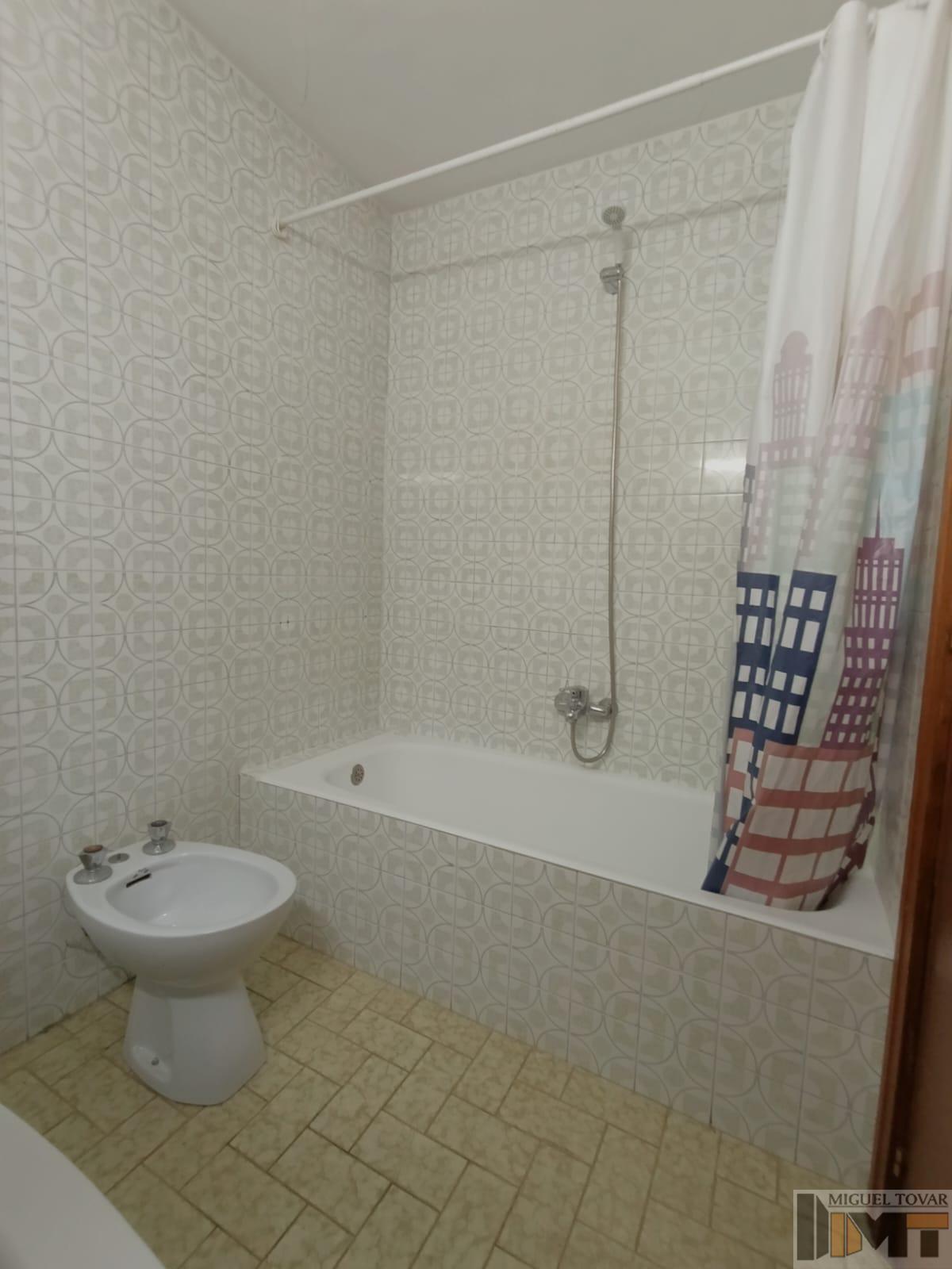 For sale of flat in Segovia