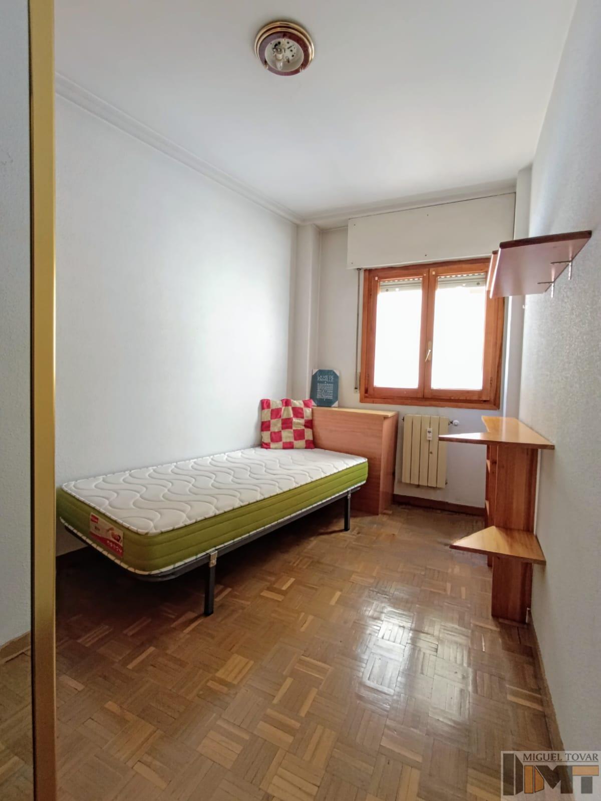 For sale of flat in Segovia