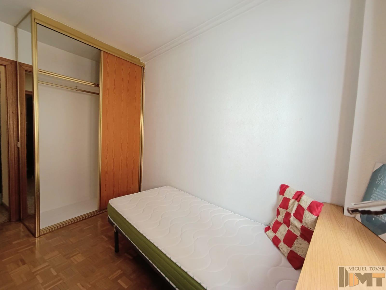 For sale of flat in Segovia