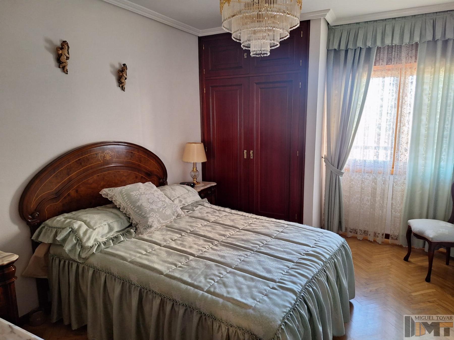 For sale of flat in Segovia