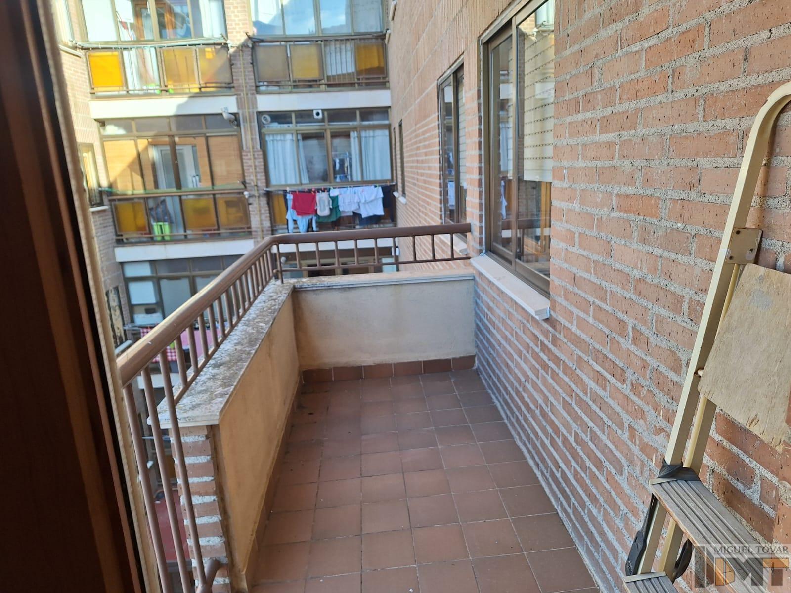For sale of flat in Segovia