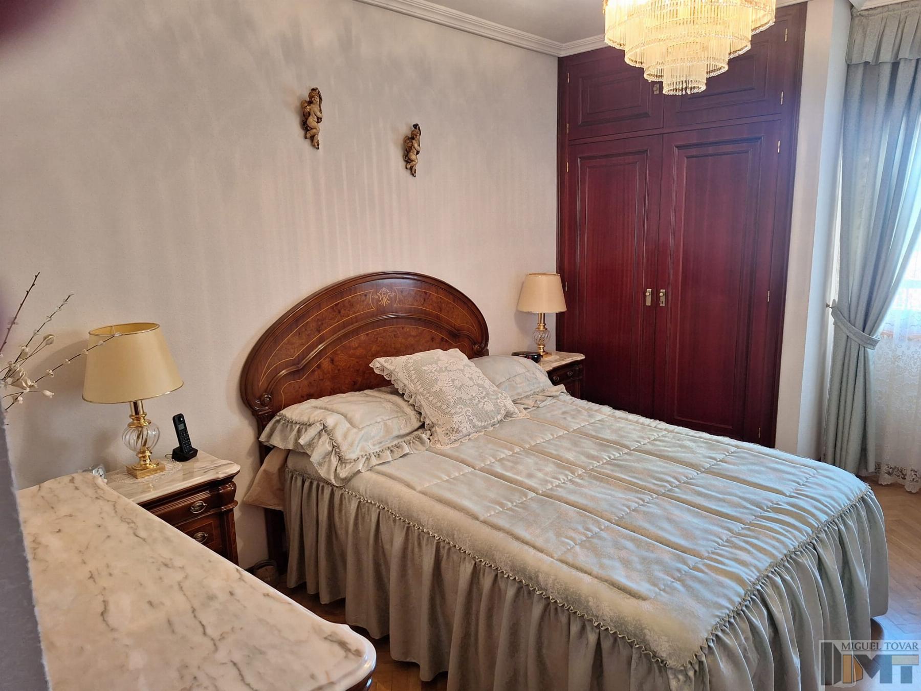 For sale of flat in Segovia