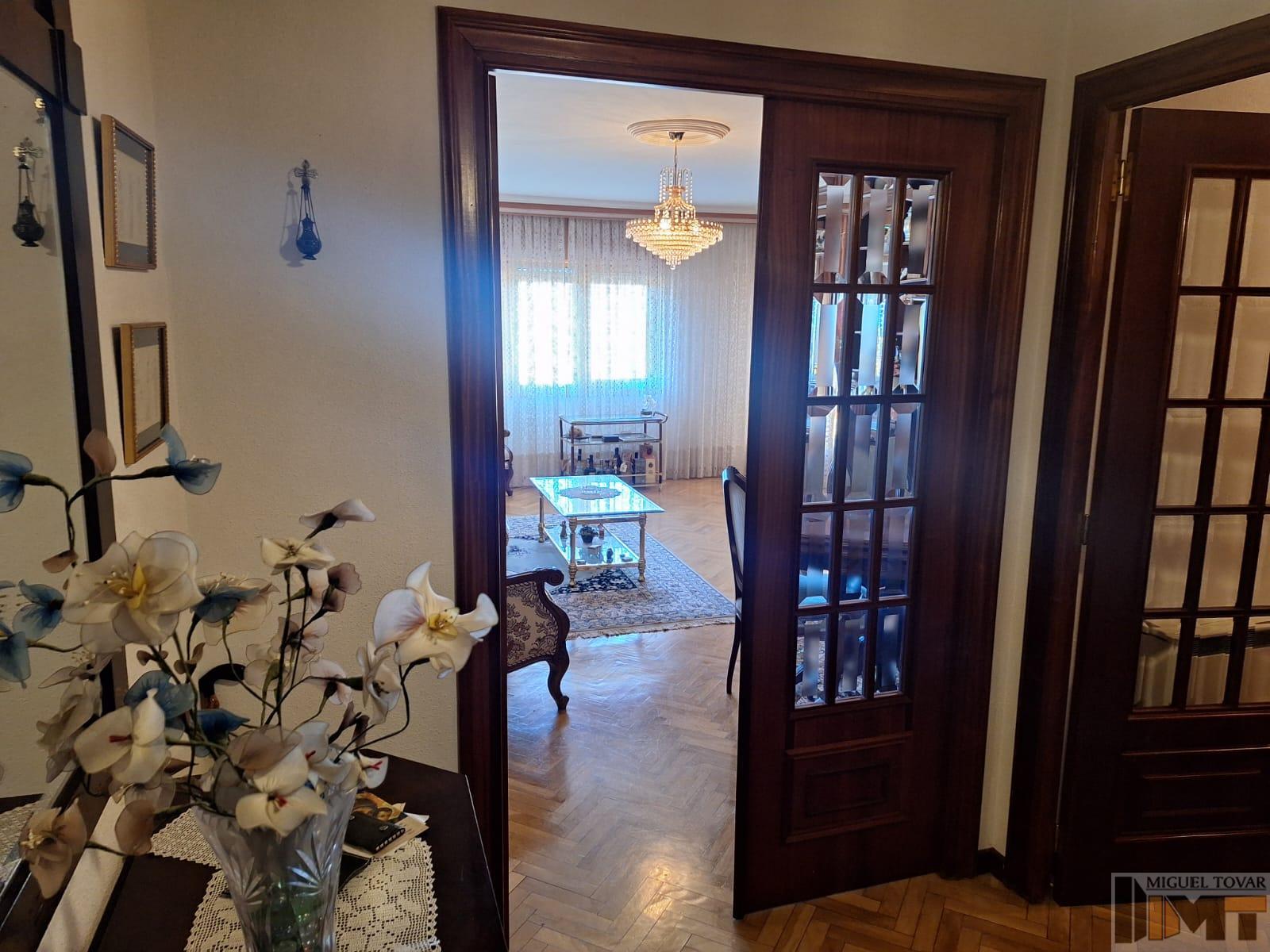 For sale of flat in Segovia