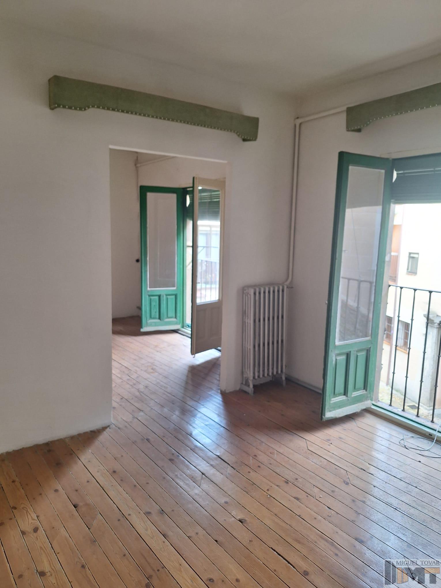 For sale of flat in Segovia