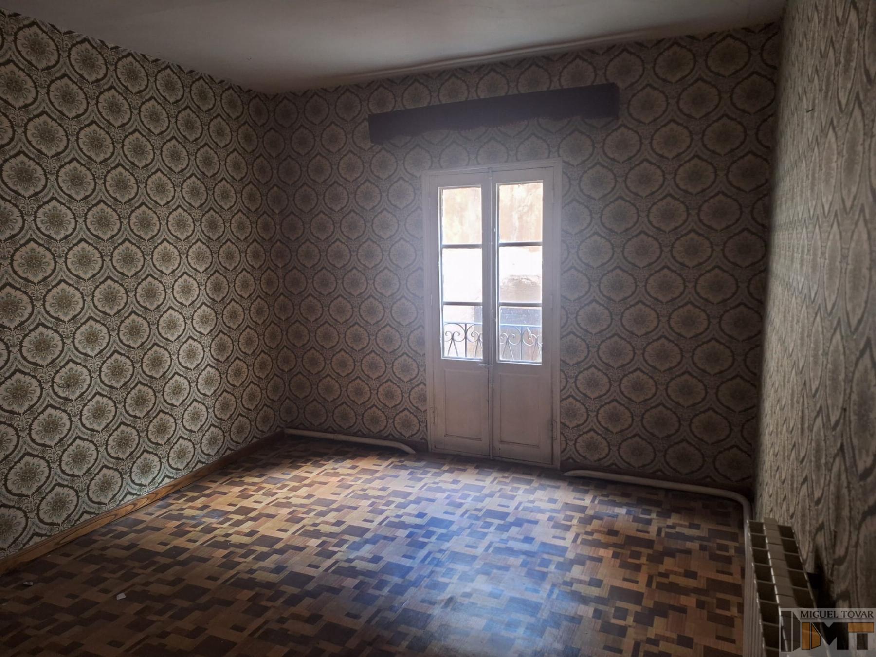 For sale of flat in Segovia