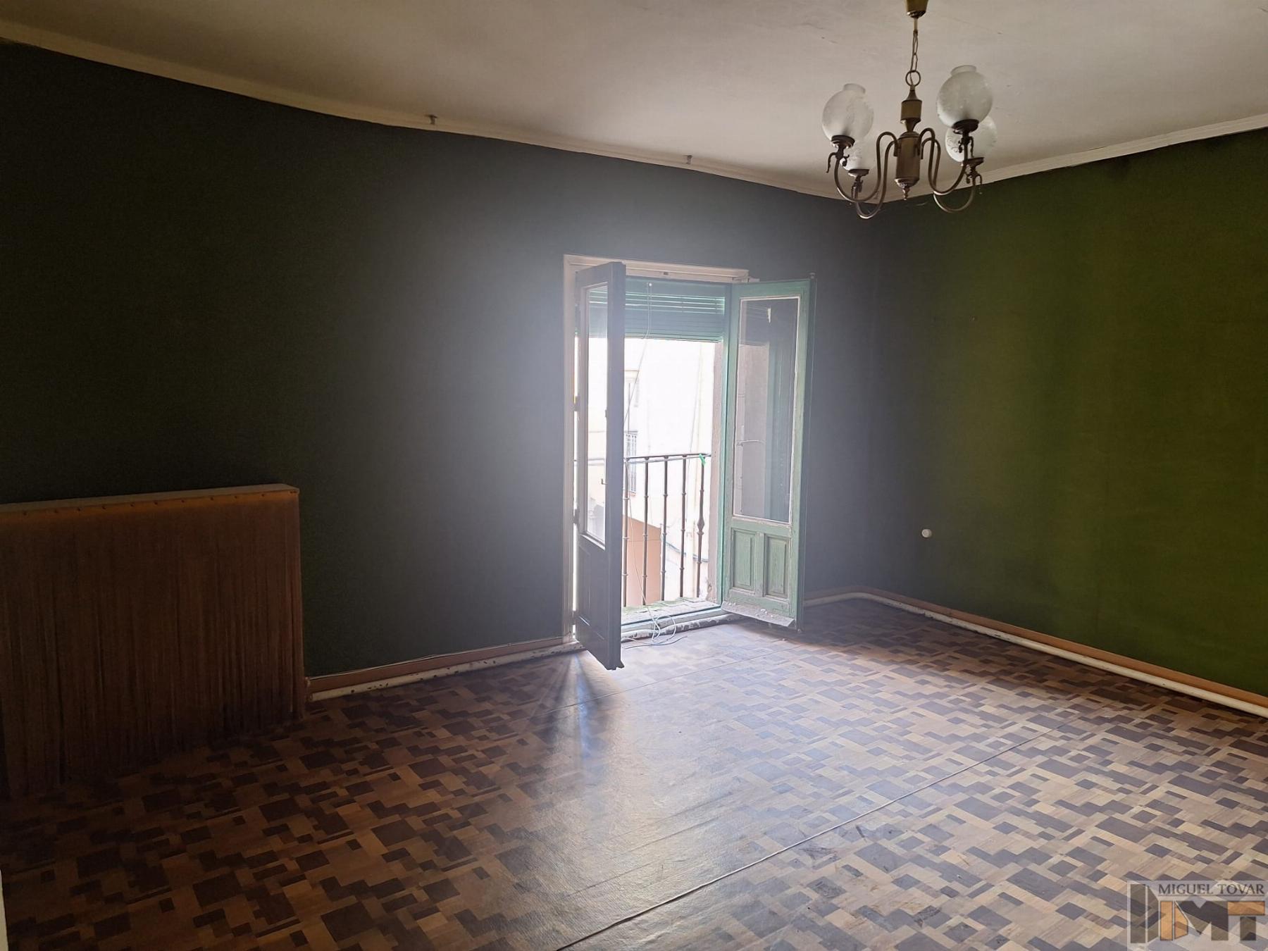 For sale of flat in Segovia