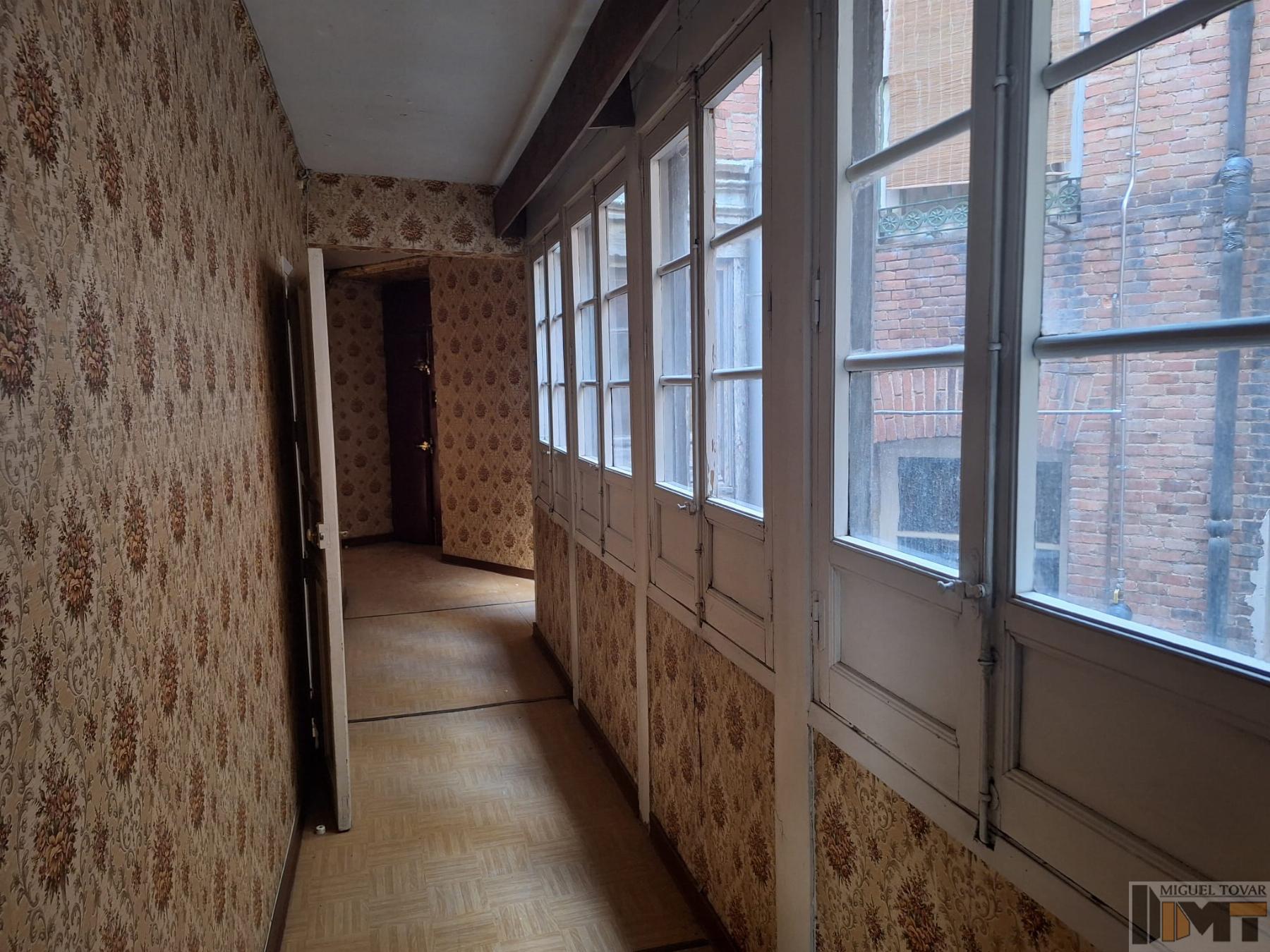 For sale of flat in Segovia