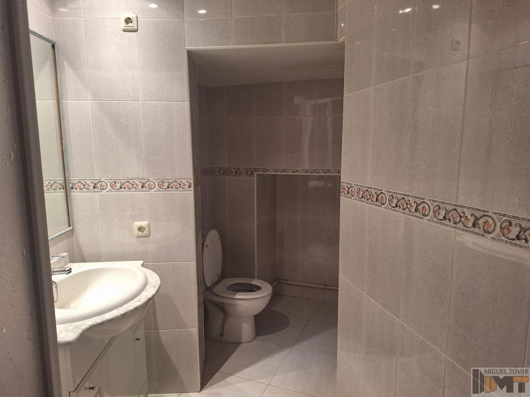 For sale of flat in Segovia