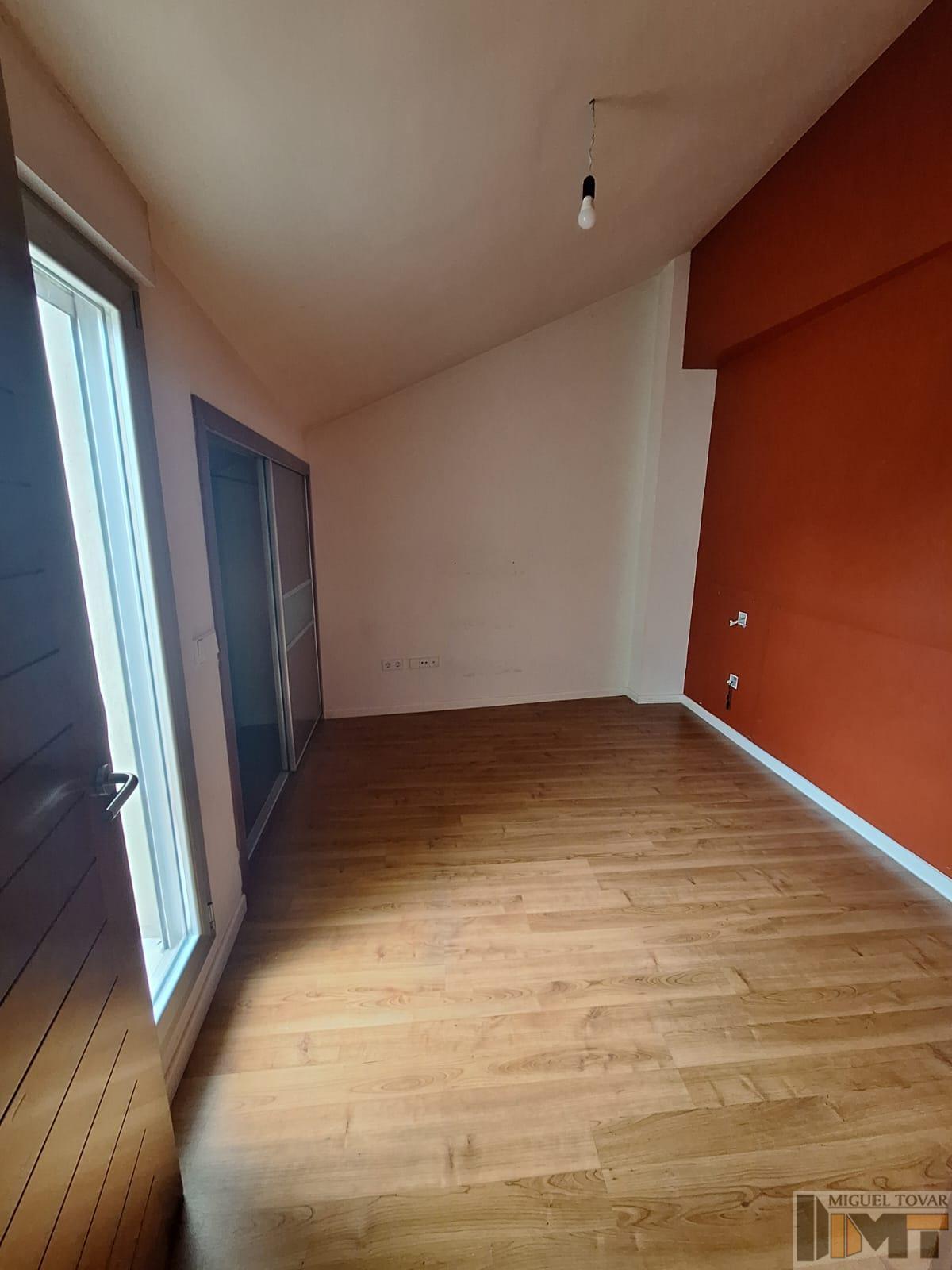 For sale of duplex in Segovia