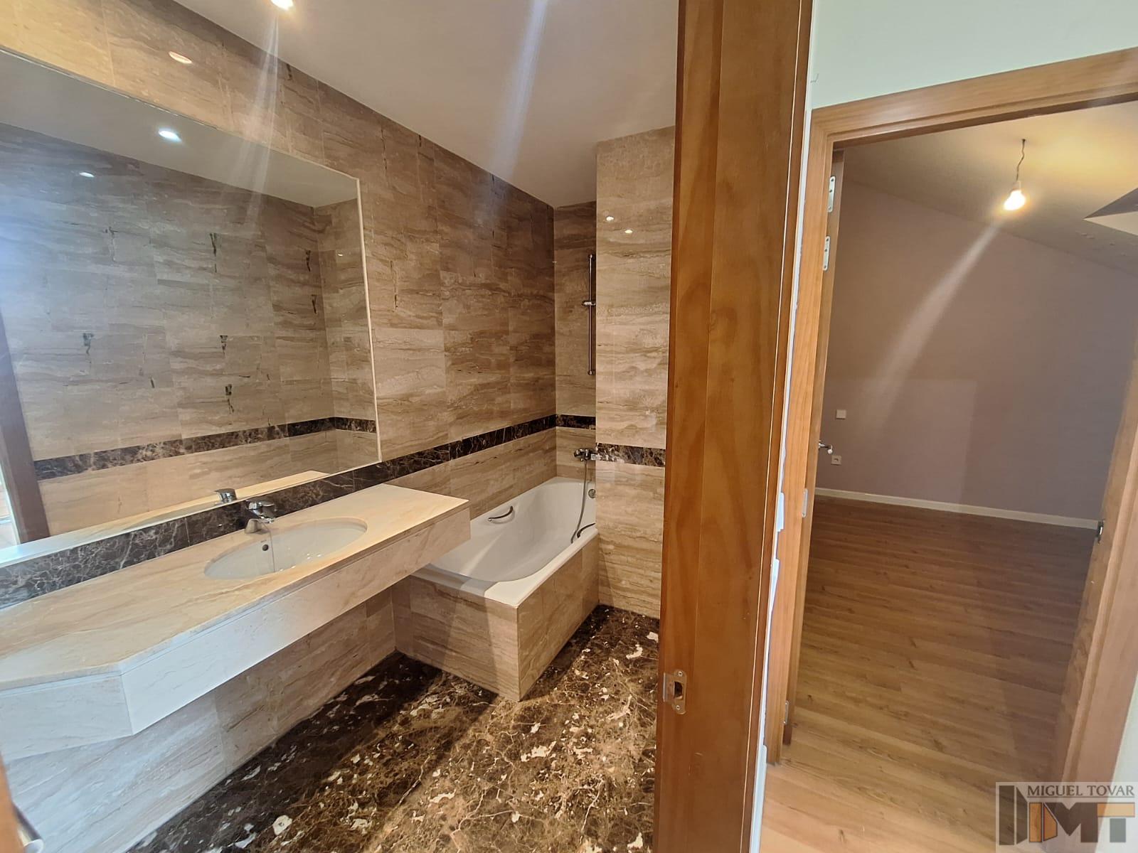 For sale of duplex in Segovia