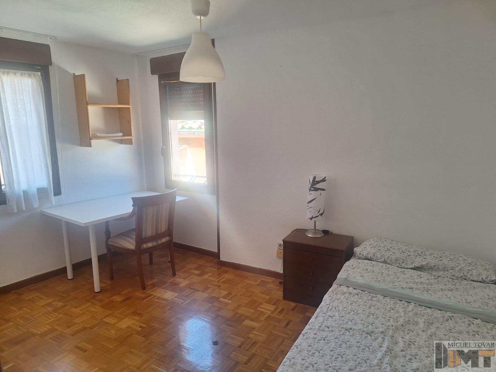 For sale of flat in Segovia