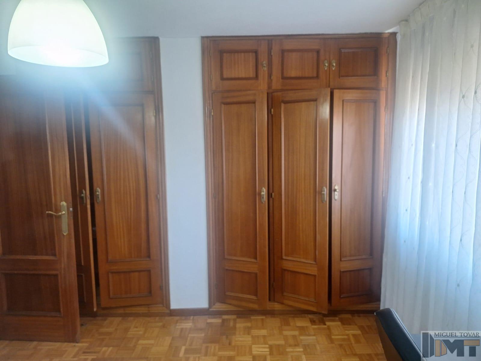 For sale of flat in Segovia