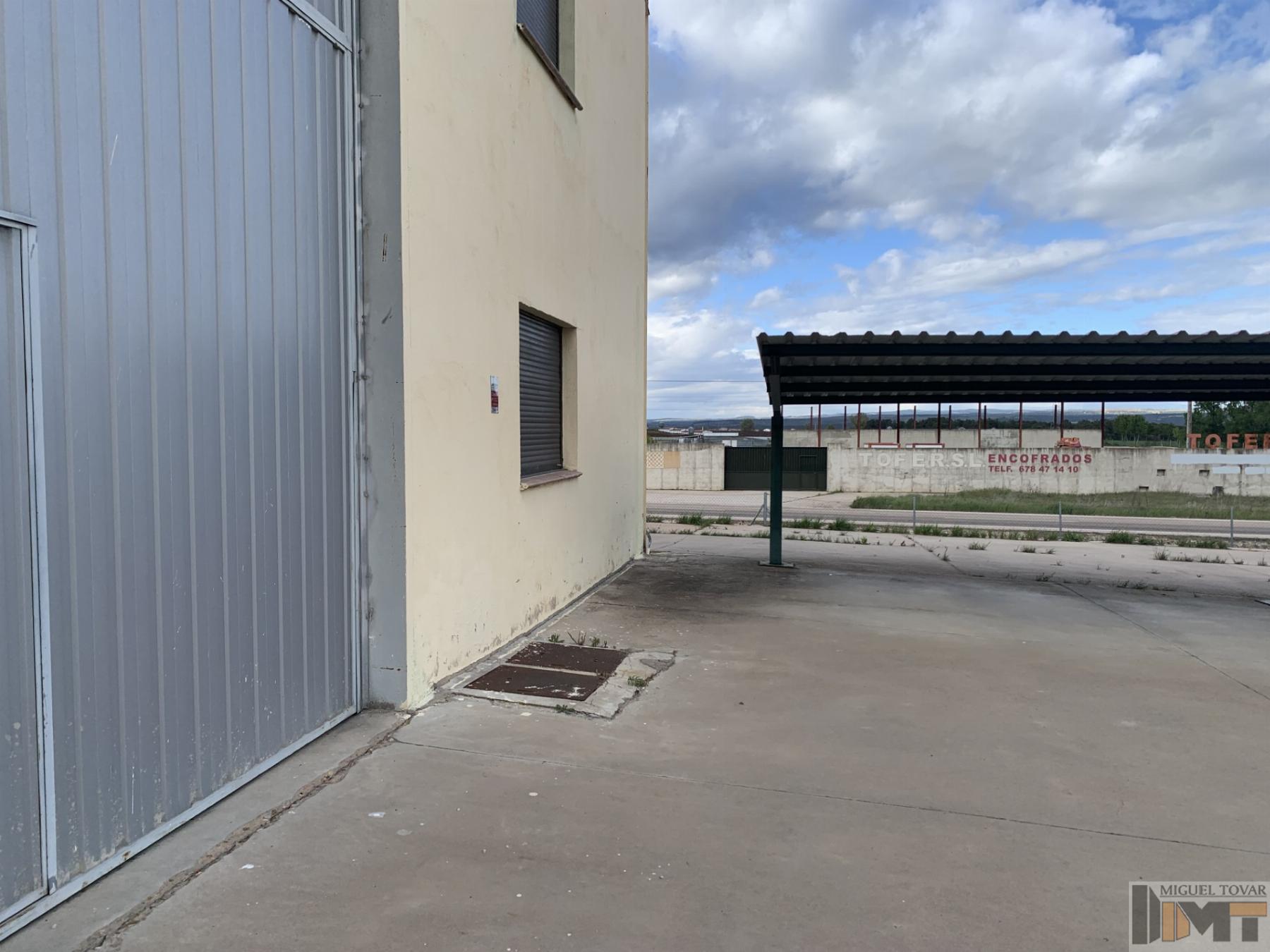 For rent of industrial plant/warehouse in Cantalejo