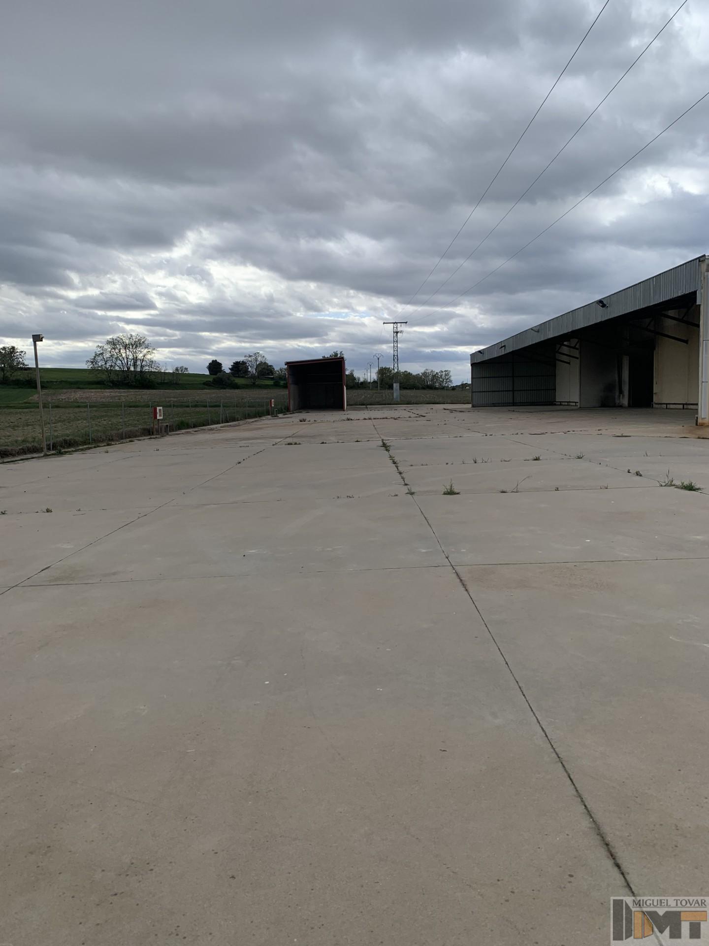 For rent of industrial plant/warehouse in Cantalejo