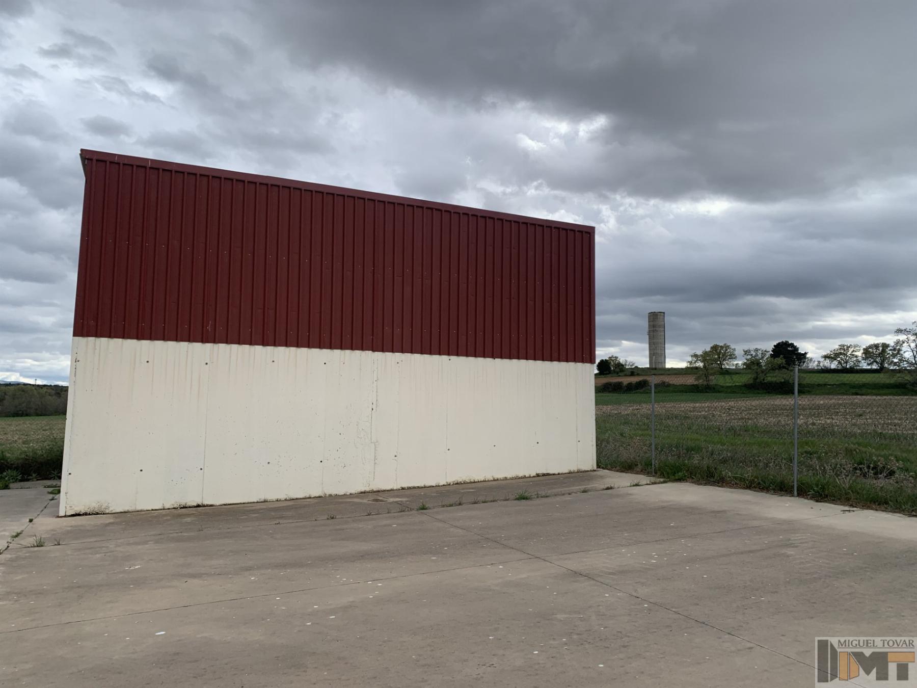 For rent of industrial plant/warehouse in Cantalejo