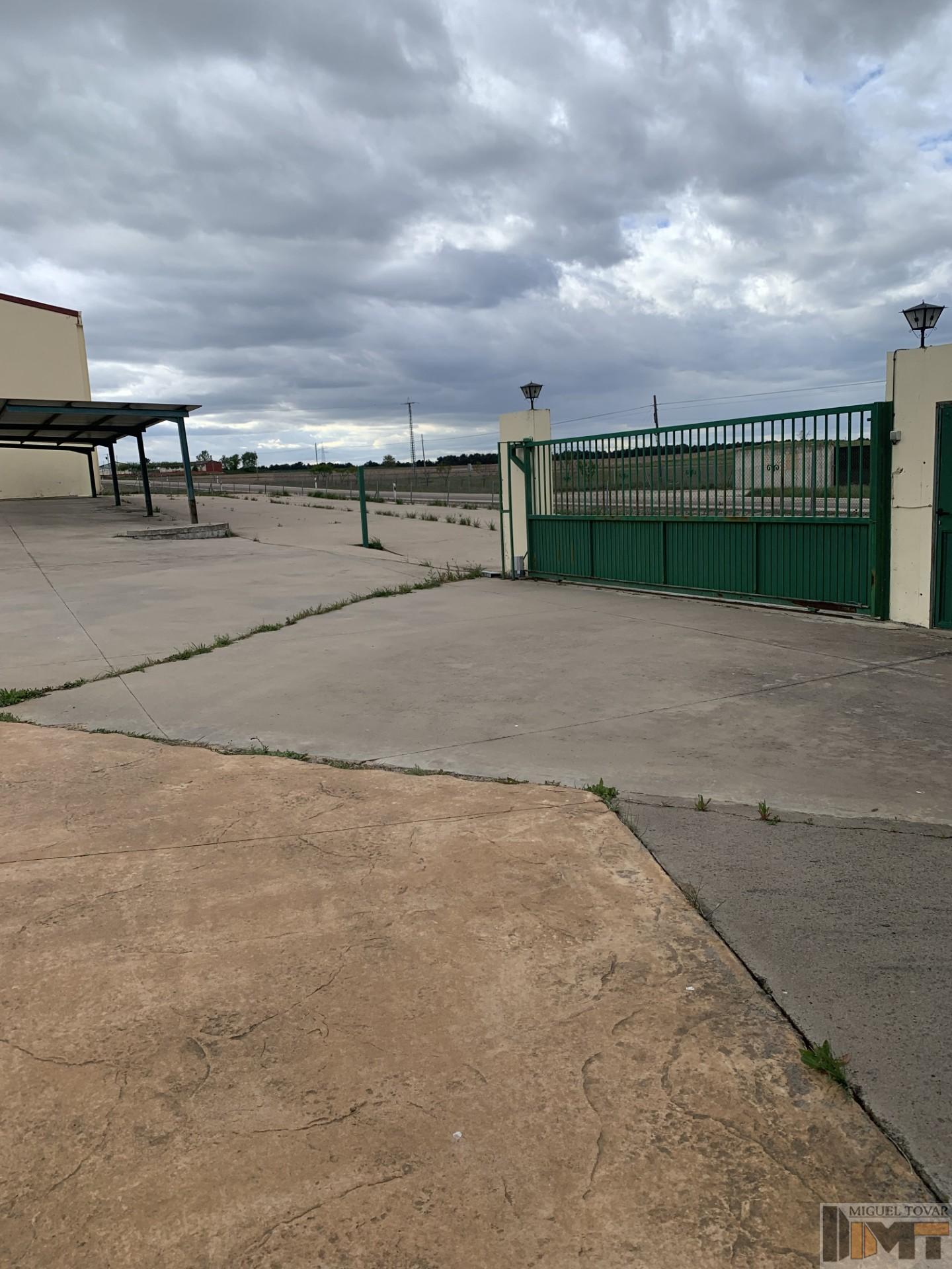 For rent of industrial plant/warehouse in Cantalejo