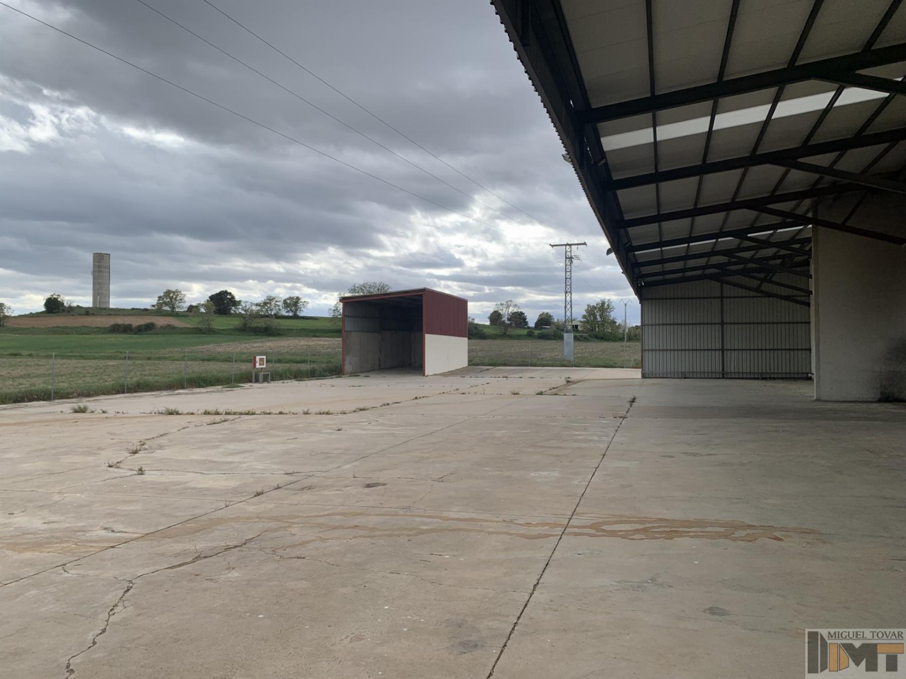 For rent of industrial plant/warehouse in Cantalejo