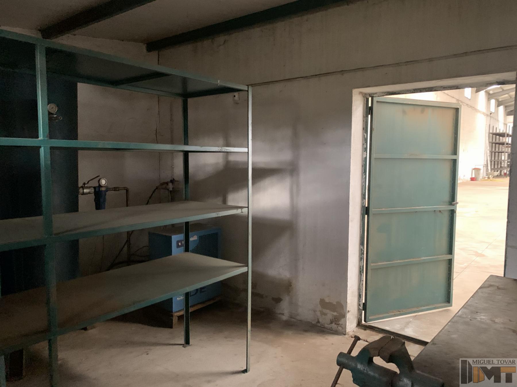 For rent of industrial plant/warehouse in Cantalejo